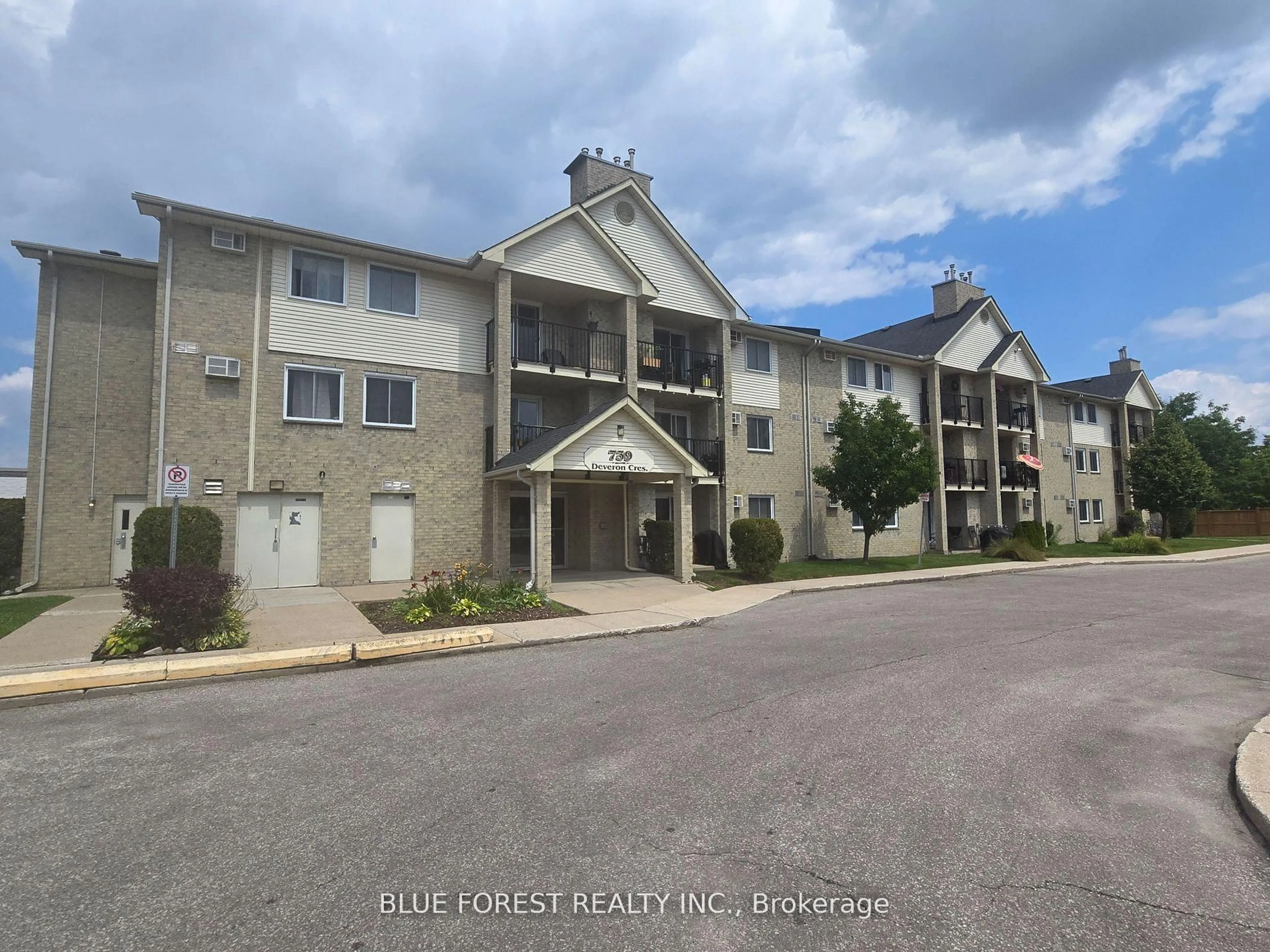 A pic from outside/outdoor area/front of a property/back of a property/a pic from drone, unknown for 739 Deveron Cres #209, London South Ontario N5Z 4Y1