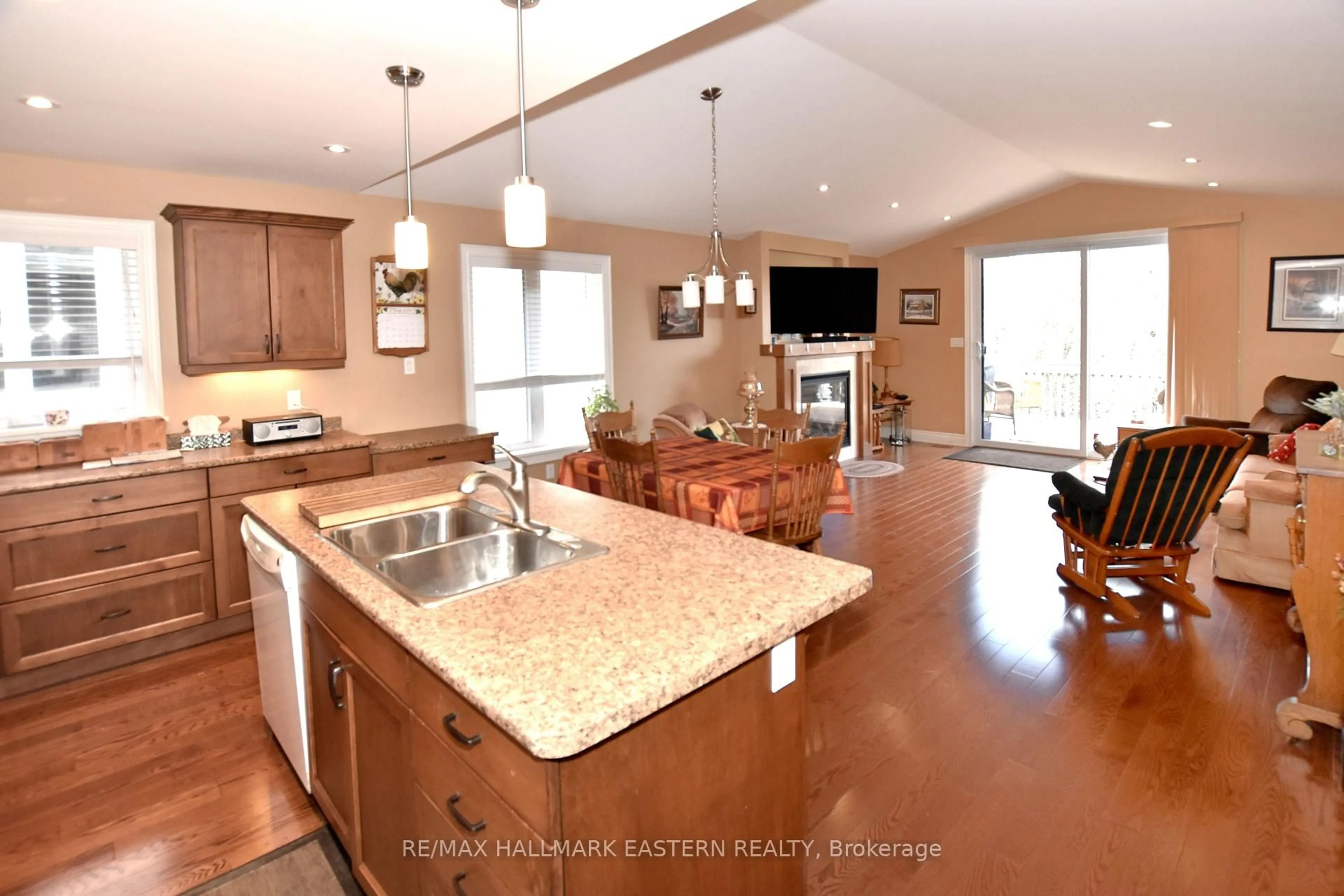 Open concept kitchen, unknown for 428 Raymond St, Peterborough Ontario K9L 1R2