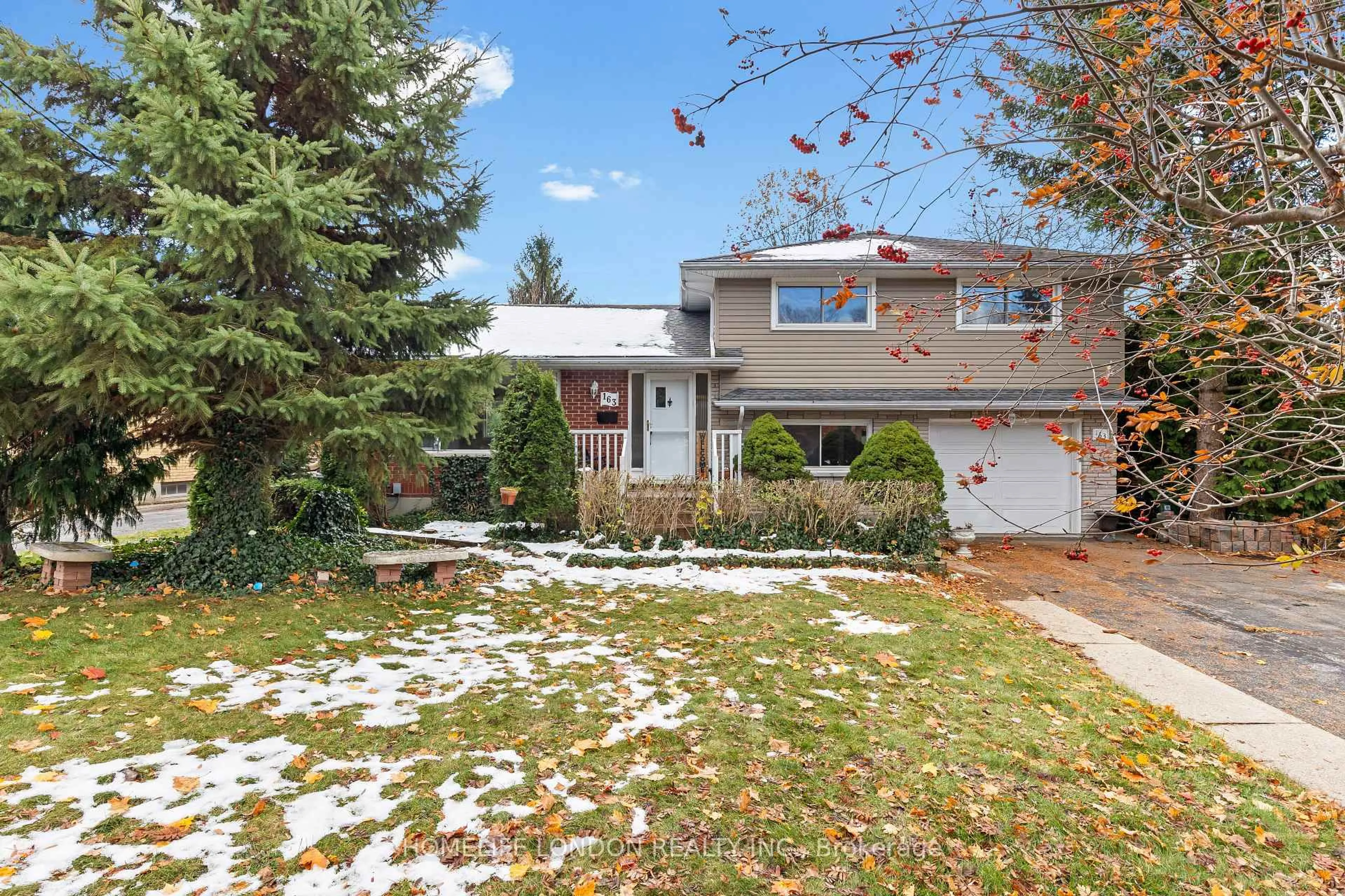 Home with vinyl exterior material, street for 163 Centre St, London South Ontario N6J 1T7