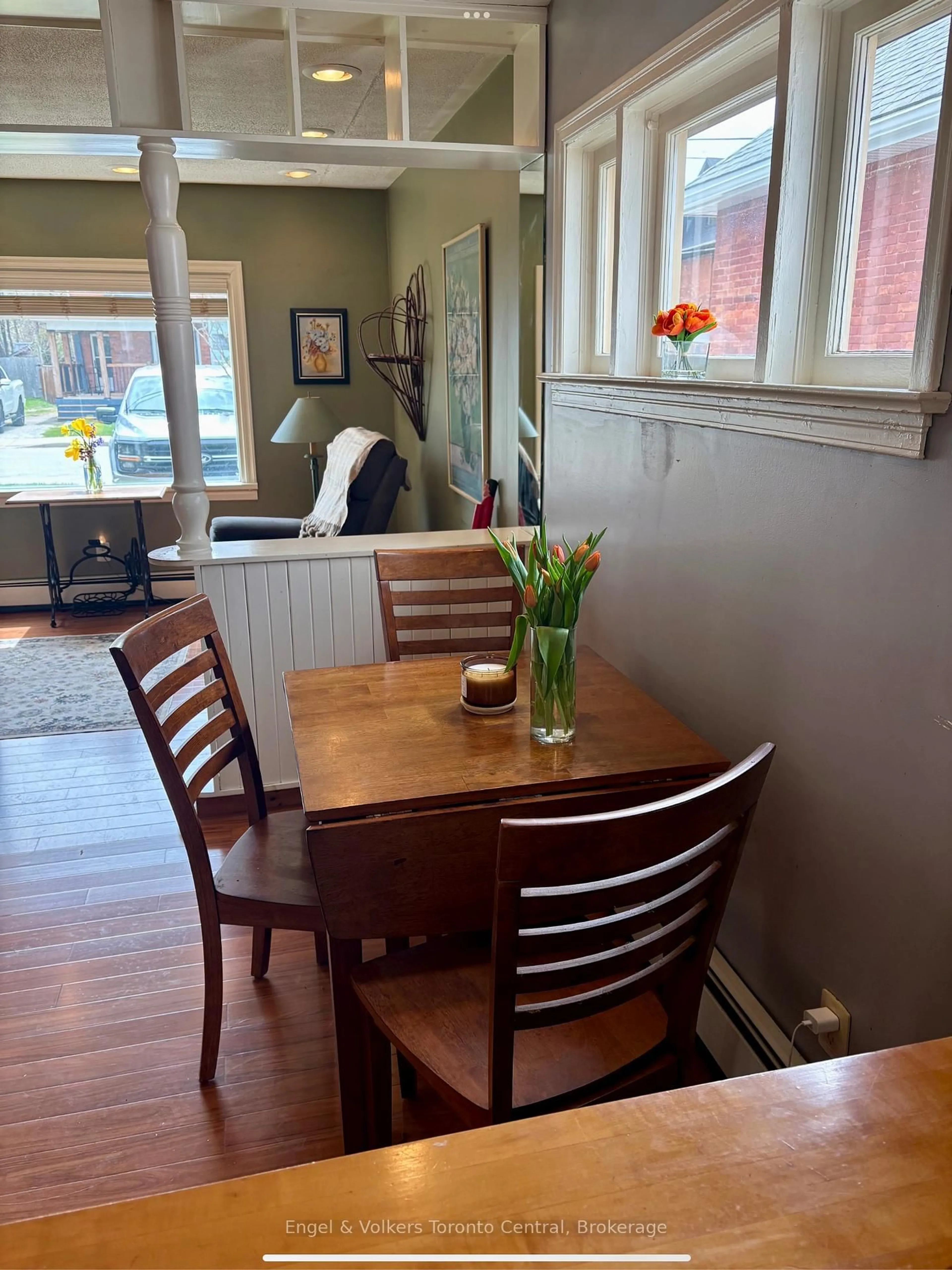 Dining room, wood/laminate floor for 48 Berry St, Meaford Ontario N4L 1G2