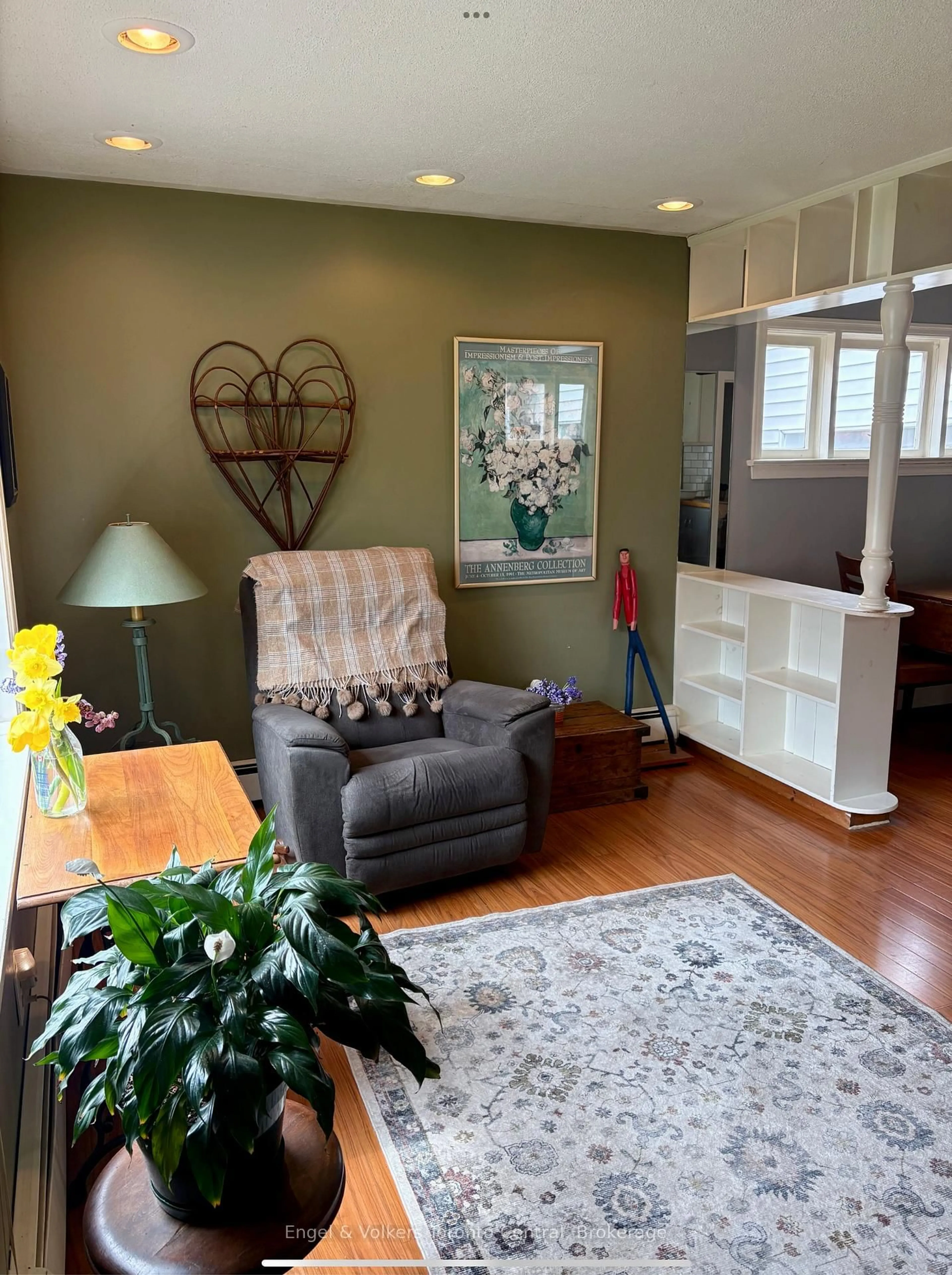 Living room with furniture, wood/laminate floor for 48 Berry St, Meaford Ontario N4L 1G2