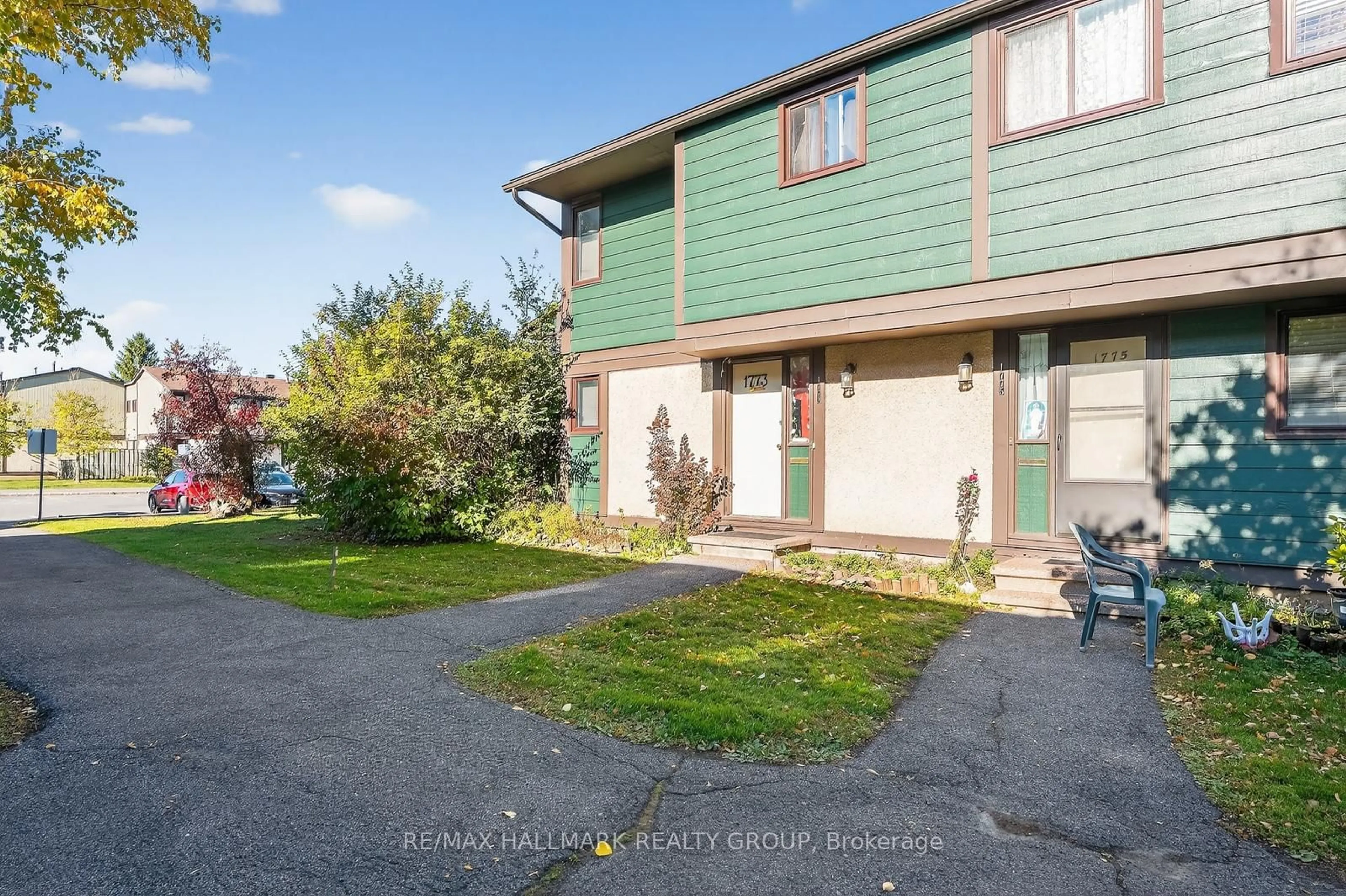 A pic from outside/outdoor area/front of a property/back of a property/a pic from drone, unknown for 1773 Meadowbrook Rd #90, Ottawa Ontario K1B 4W6
