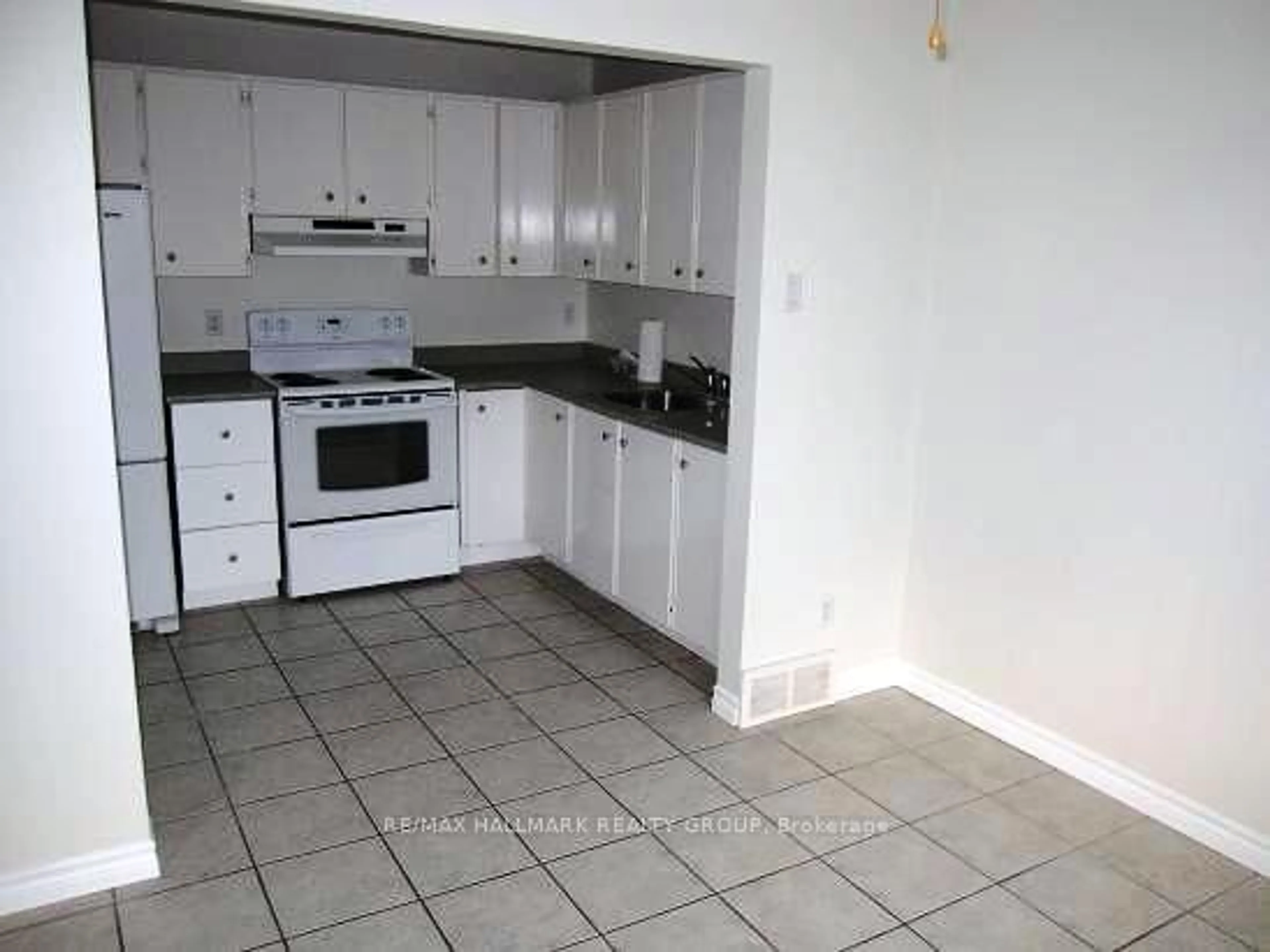 Standard kitchen, ceramic/tile floor for 1817 Meadowbrook Rd #111, Ottawa Ontario K1B 4W6