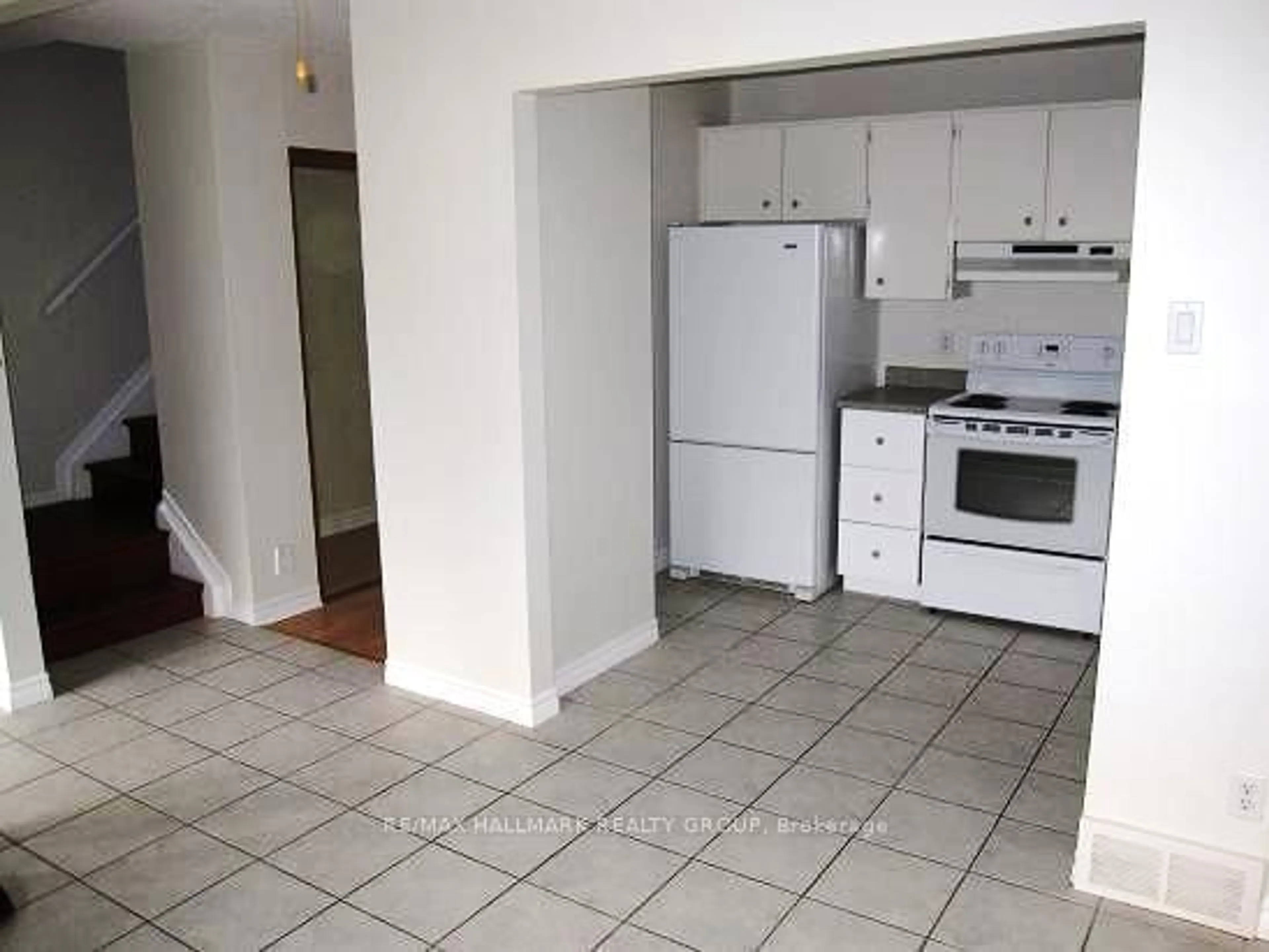 Standard kitchen, unknown for 1817 Meadowbrook Rd #111, Ottawa Ontario K1B 4W6