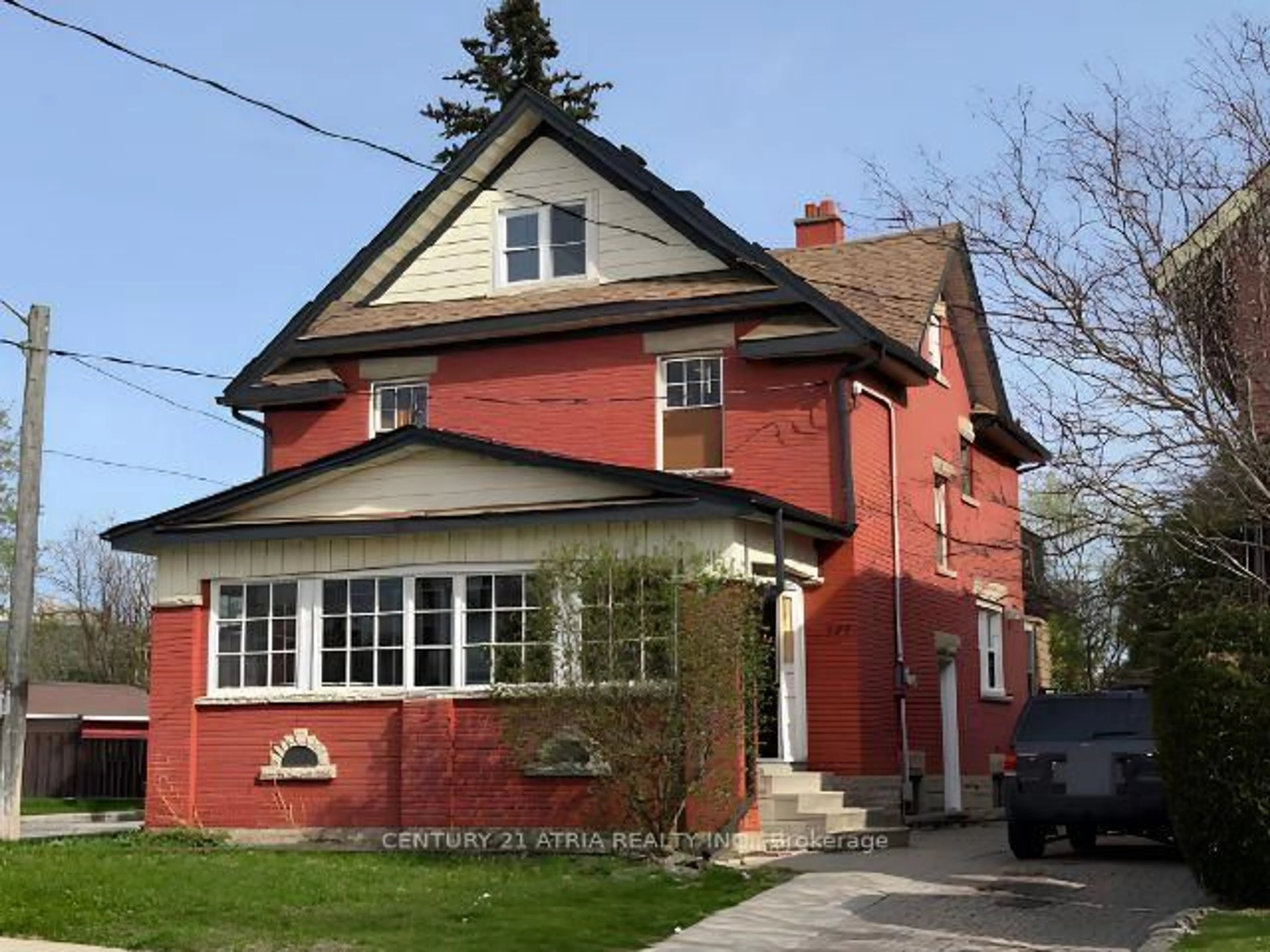 Home with brick exterior material, street for 377 Guelph St, Kitchener Ontario N2H 5X4