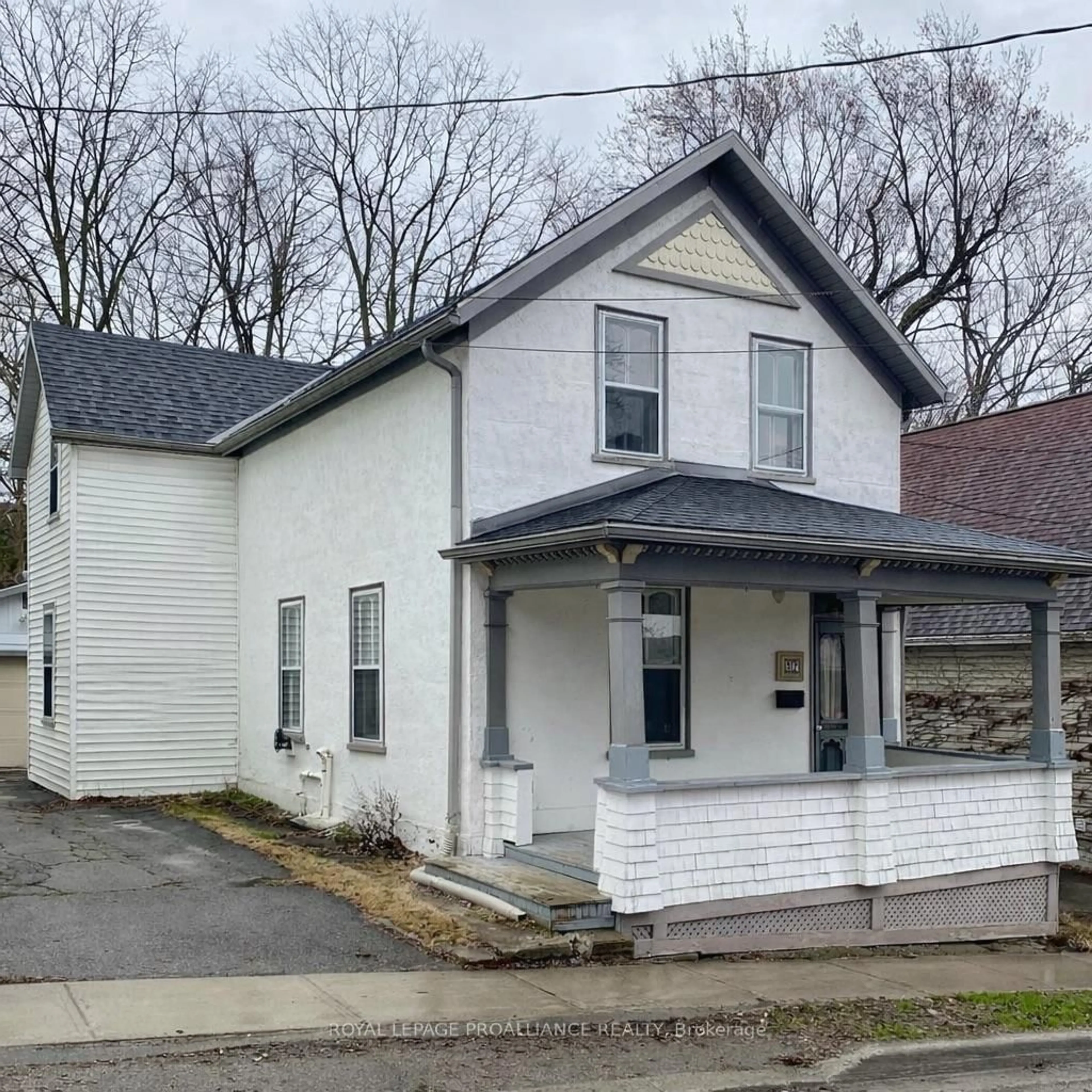 Home with vinyl exterior material, building for 37 Orchard St, Brockville Ontario K6V 2J6