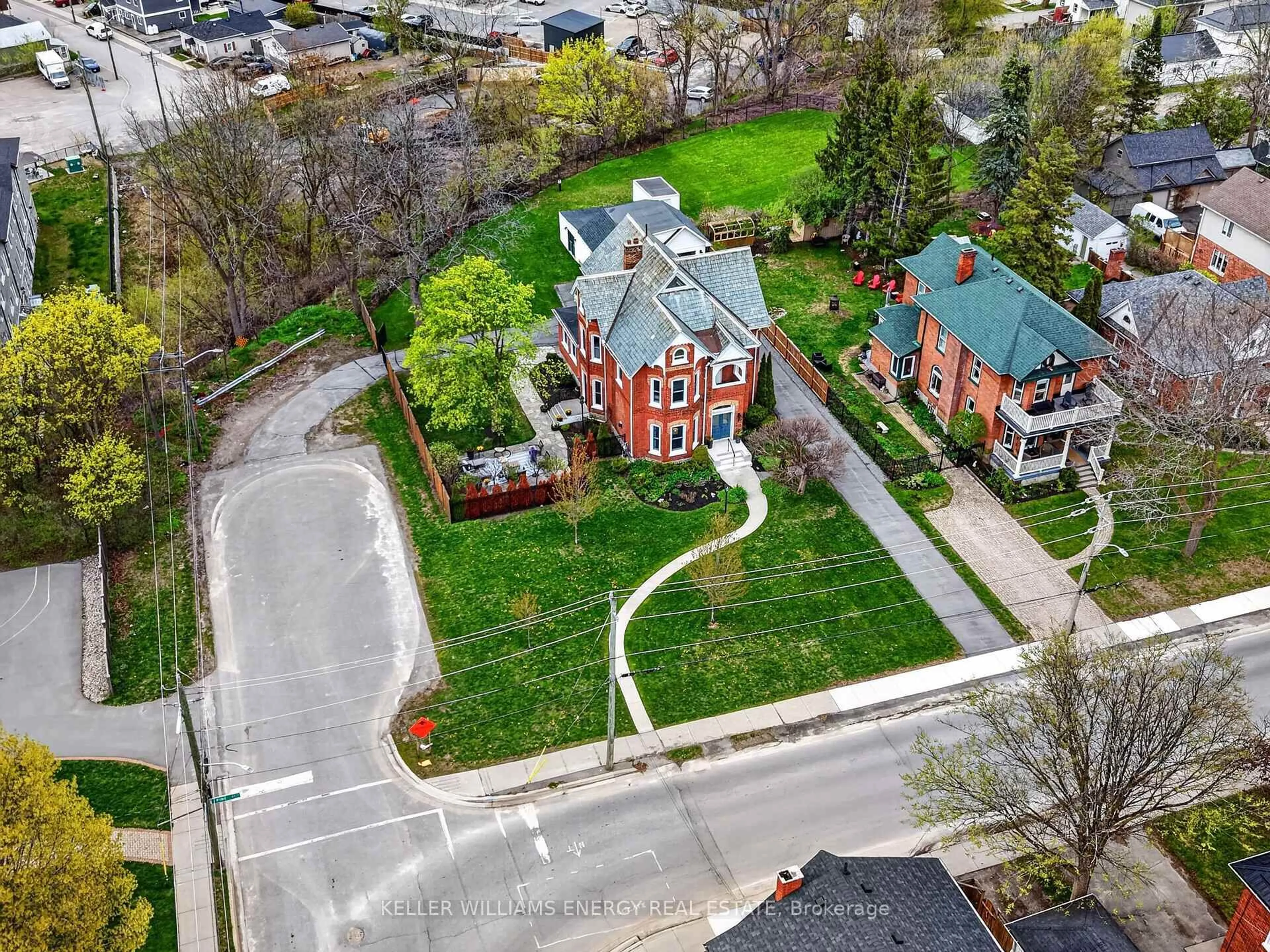 A pic from outside/outdoor area/front of a property/back of a property/a pic from drone, street for 4 Pine St, Belleville Ontario K8N 2L8