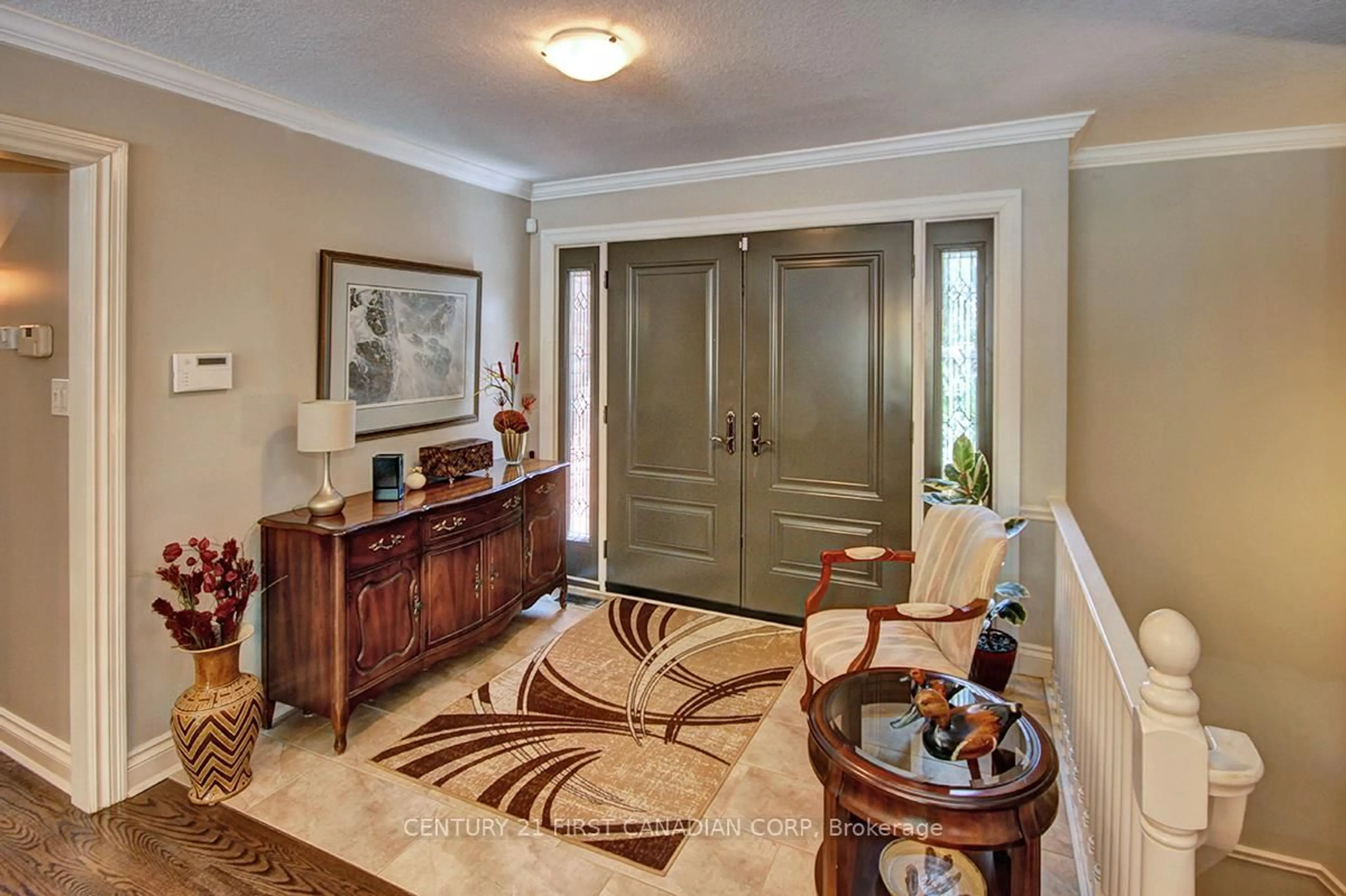 Indoor entryway for 811 Clearview Cres, London North Ontario N6H 4P6
