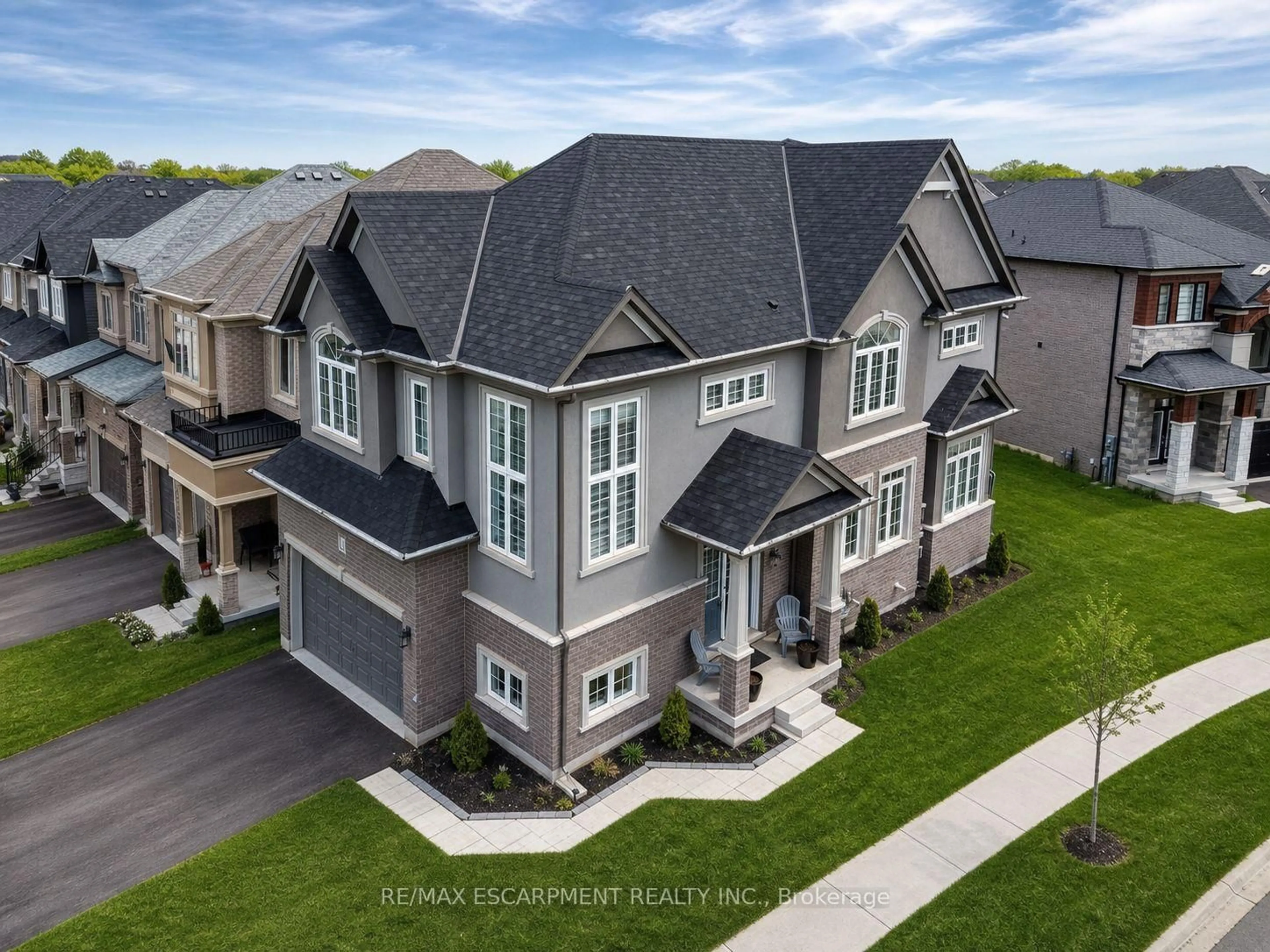 A pic from outside/outdoor area/front of a property/back of a property/a pic from drone, unknown for 16 Stauffer Rd, Brantford Ontario N3V 0B2