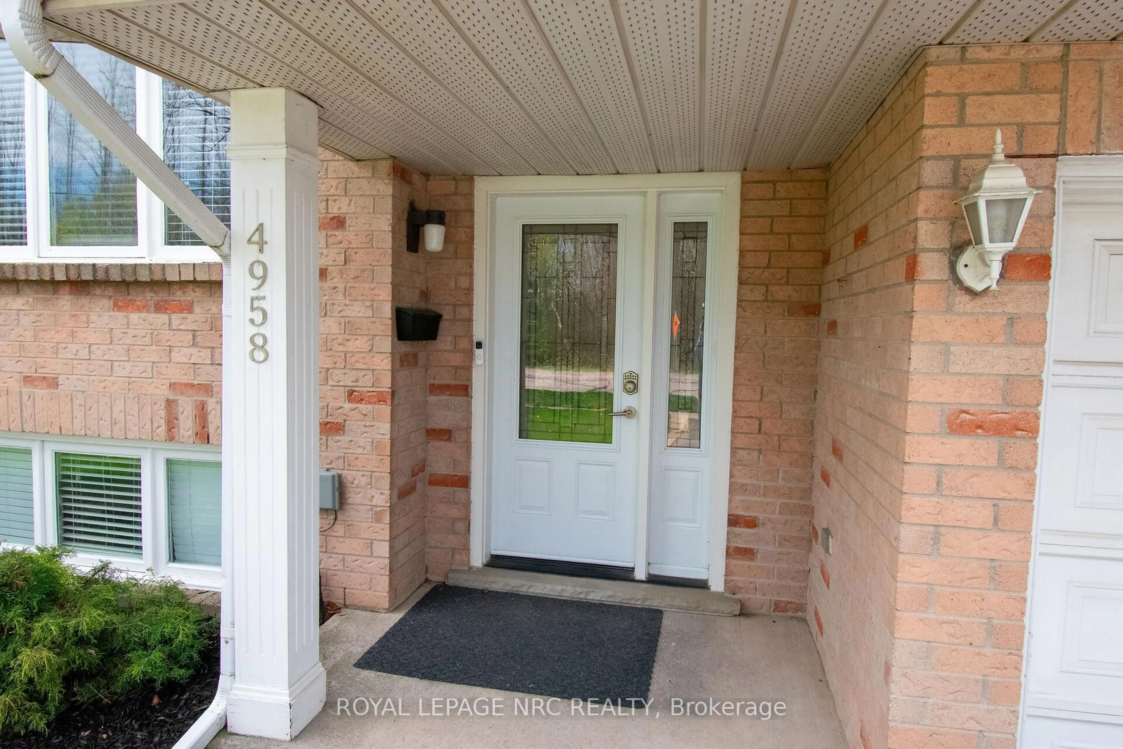 Indoor entryway for 4958 Greenlane Rd, Lincoln Ontario L3J 0C2