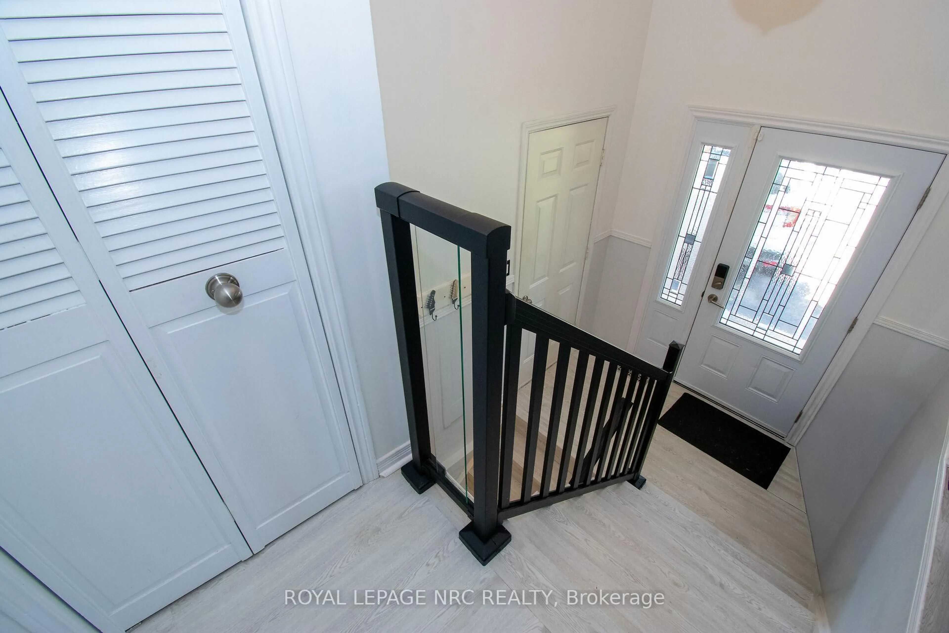 Indoor entryway for 4958 Greenlane Rd, Lincoln Ontario L3J 0C2