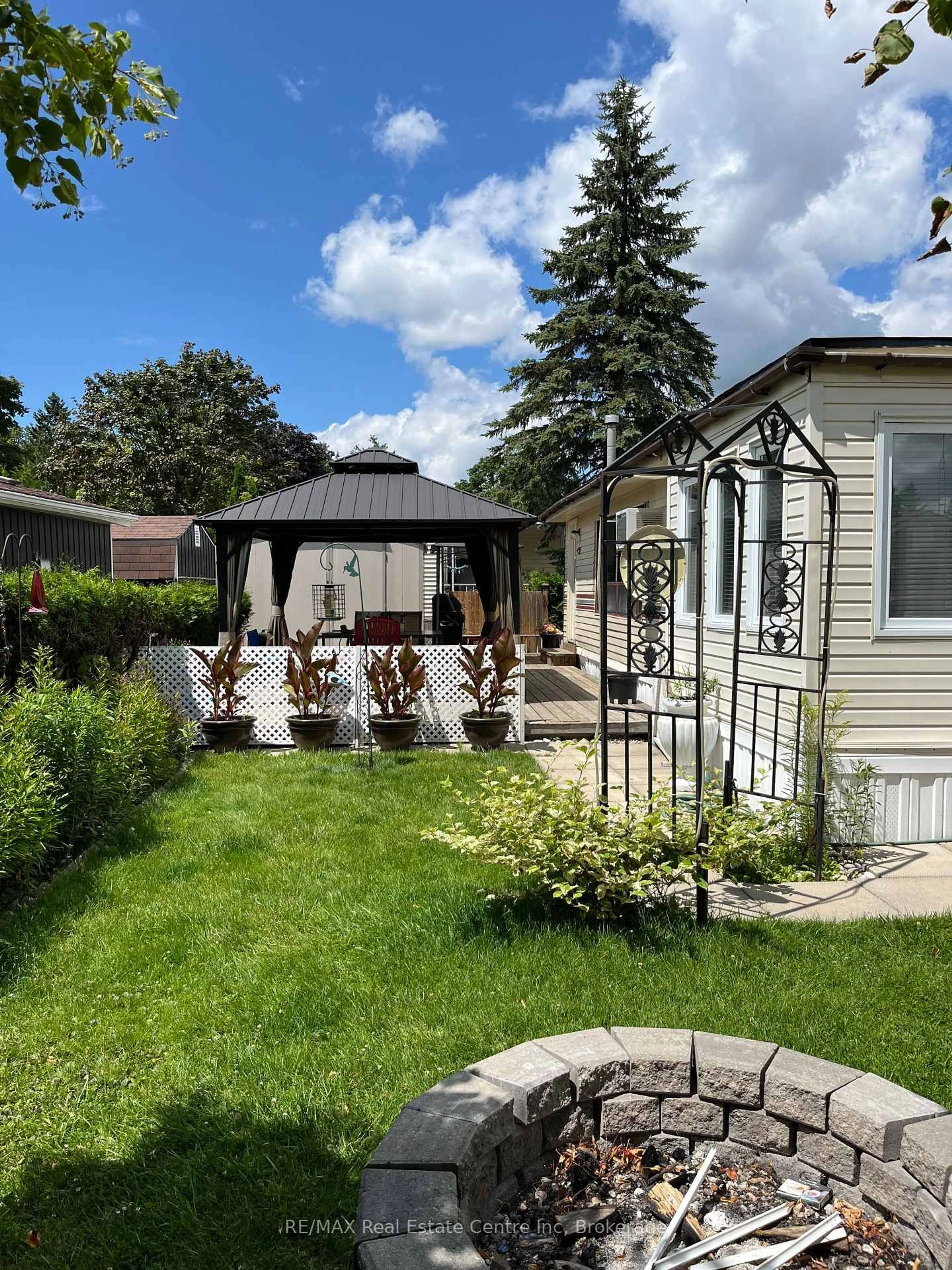 A pic from outside/outdoor area/front of a property/back of a property/a pic from drone, street for 2073 Friendly Blvd, Centre Wellington Ontario N1M 2W5