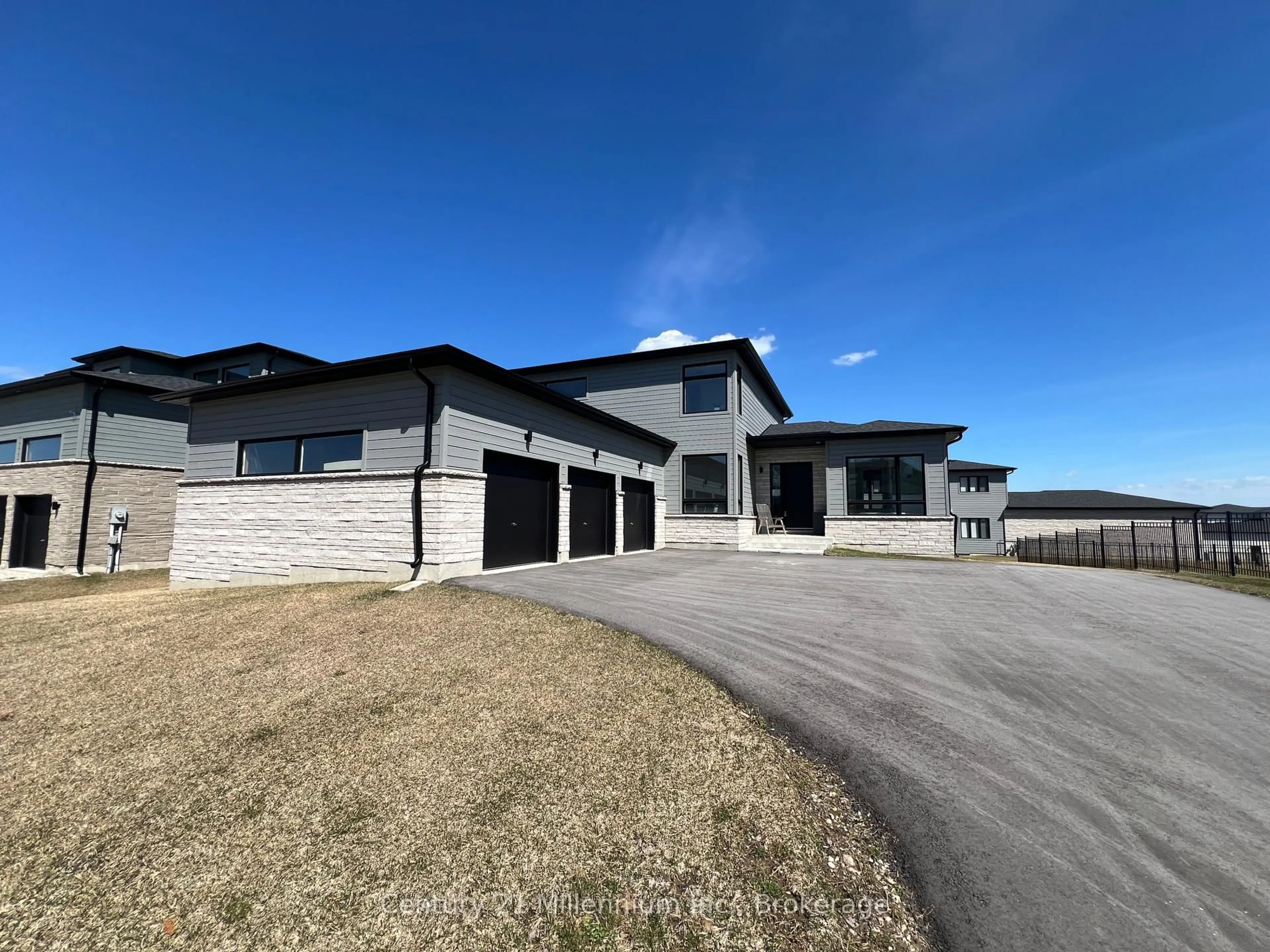A pic from outside/outdoor area/front of a property/back of a property/a pic from drone, street for 116 SLADDEN Crt, Blue Mountains Ontario N0H 2P0