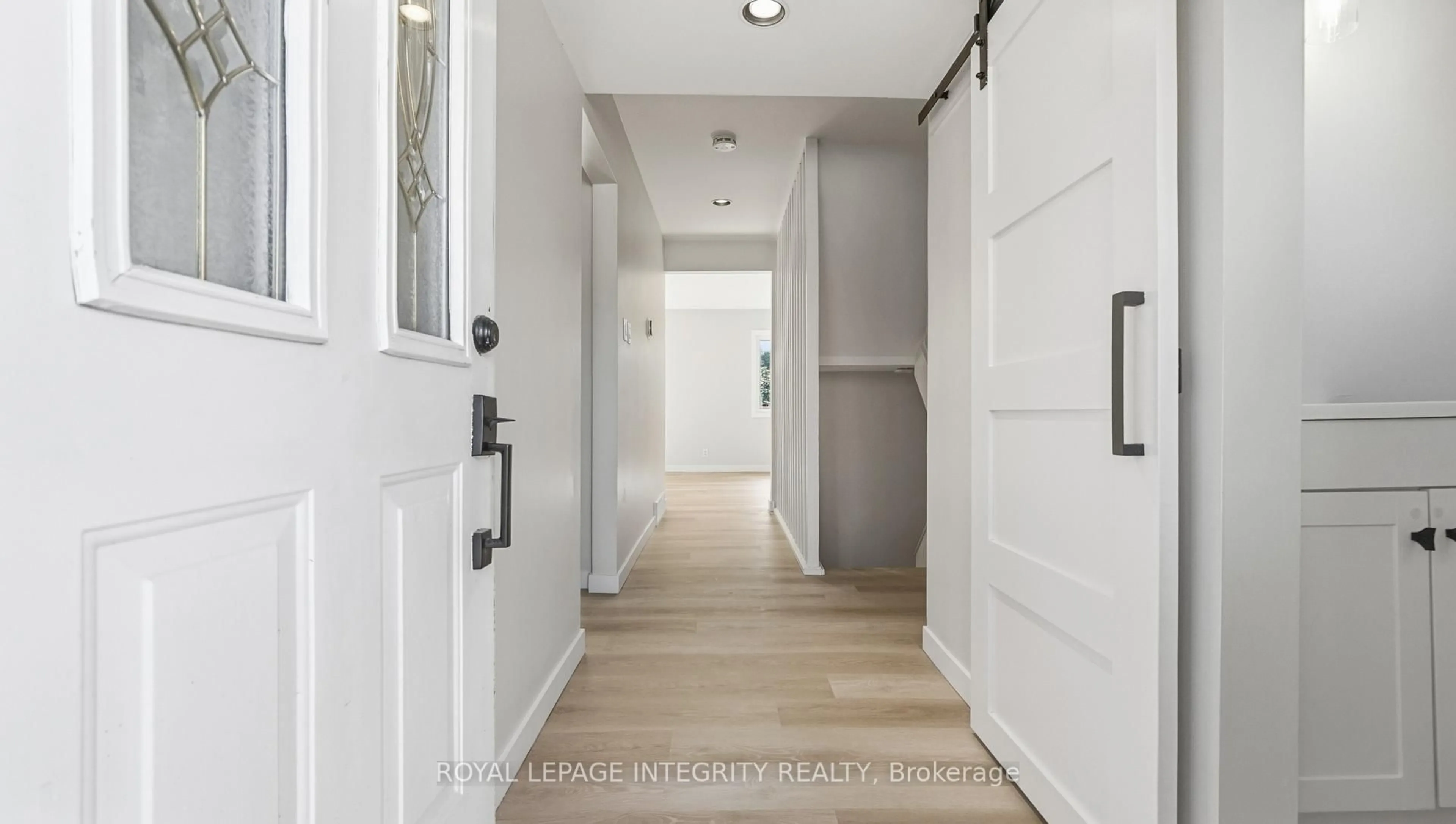Indoor entryway for 3920 Old Richmond Rd #E, Ottawa Ontario K2H 5C6
