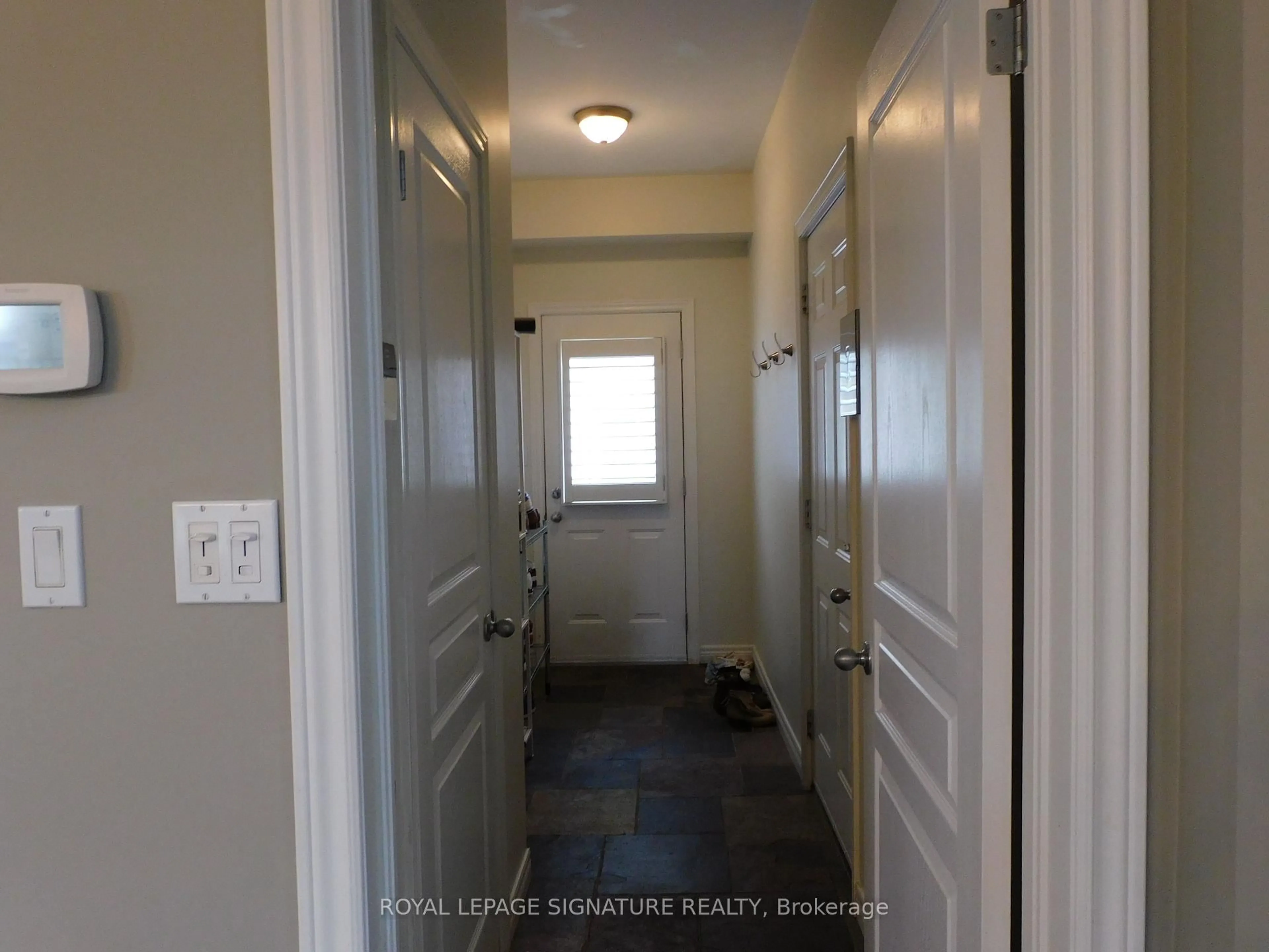 Indoor entryway for 30 Walcotte Ave, Hamilton Ontario L9K 1M8