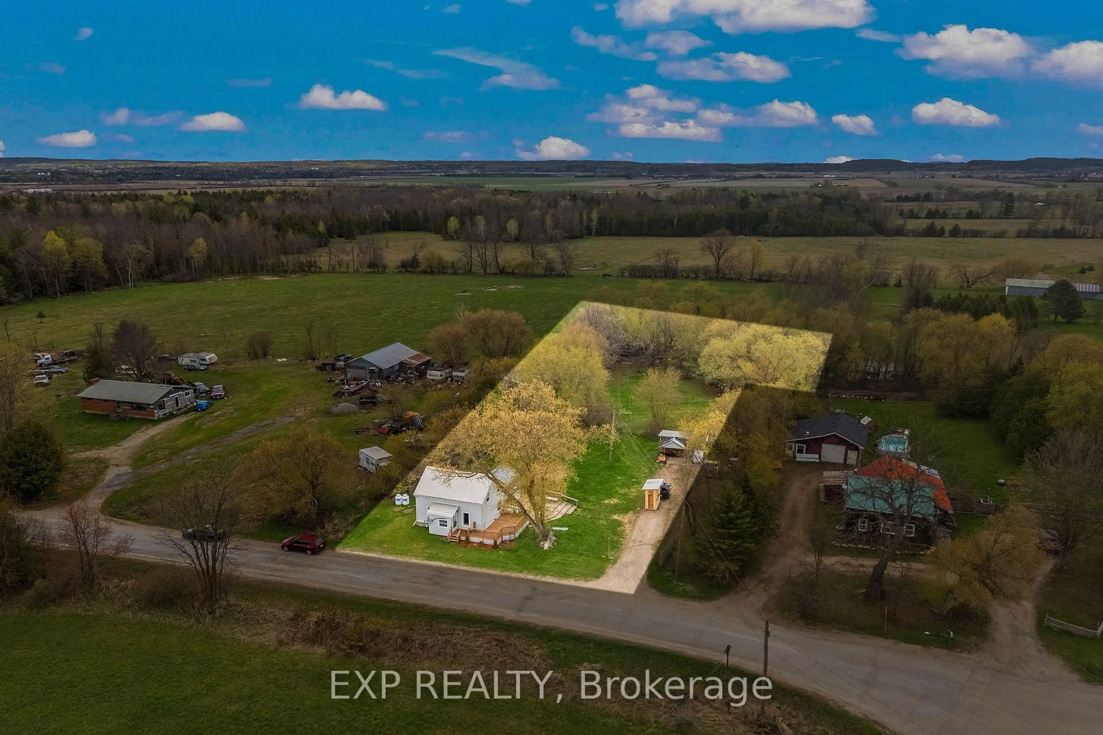 A pic from outside/outdoor area/front of a property/back of a property/a pic from drone, building for 1290 Foy Rd, Renfrew Ontario K7V 3Z5