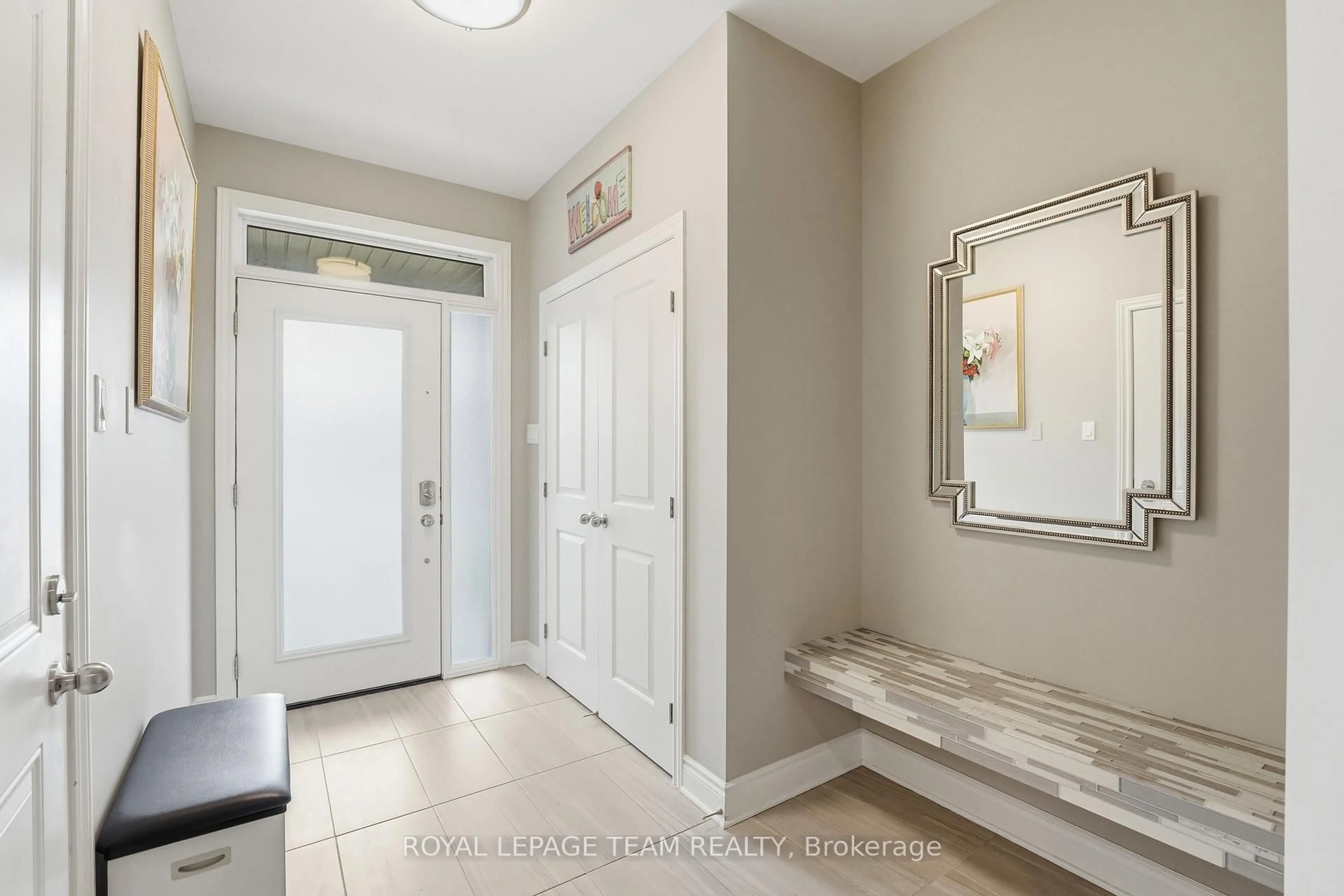 Indoor entryway for 70 Morris St, Carleton Place Ontario K7C 0A4