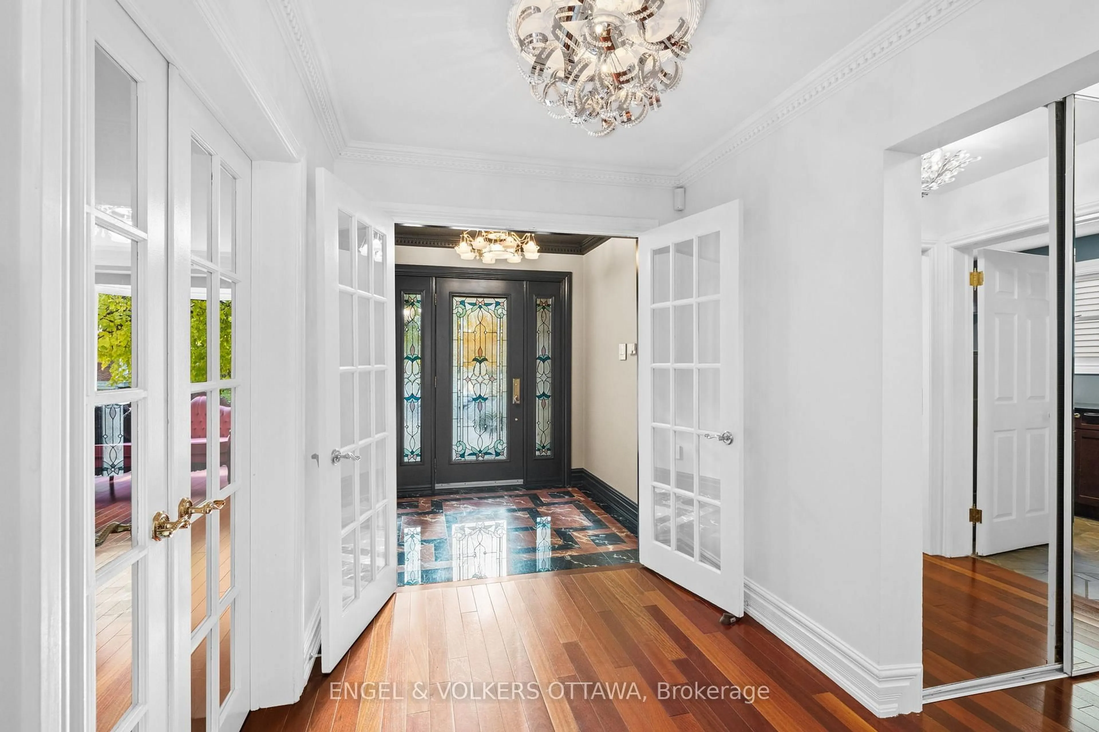 Indoor entryway for 563 Merkley Dr, Ottawa Ontario K4A 1V9