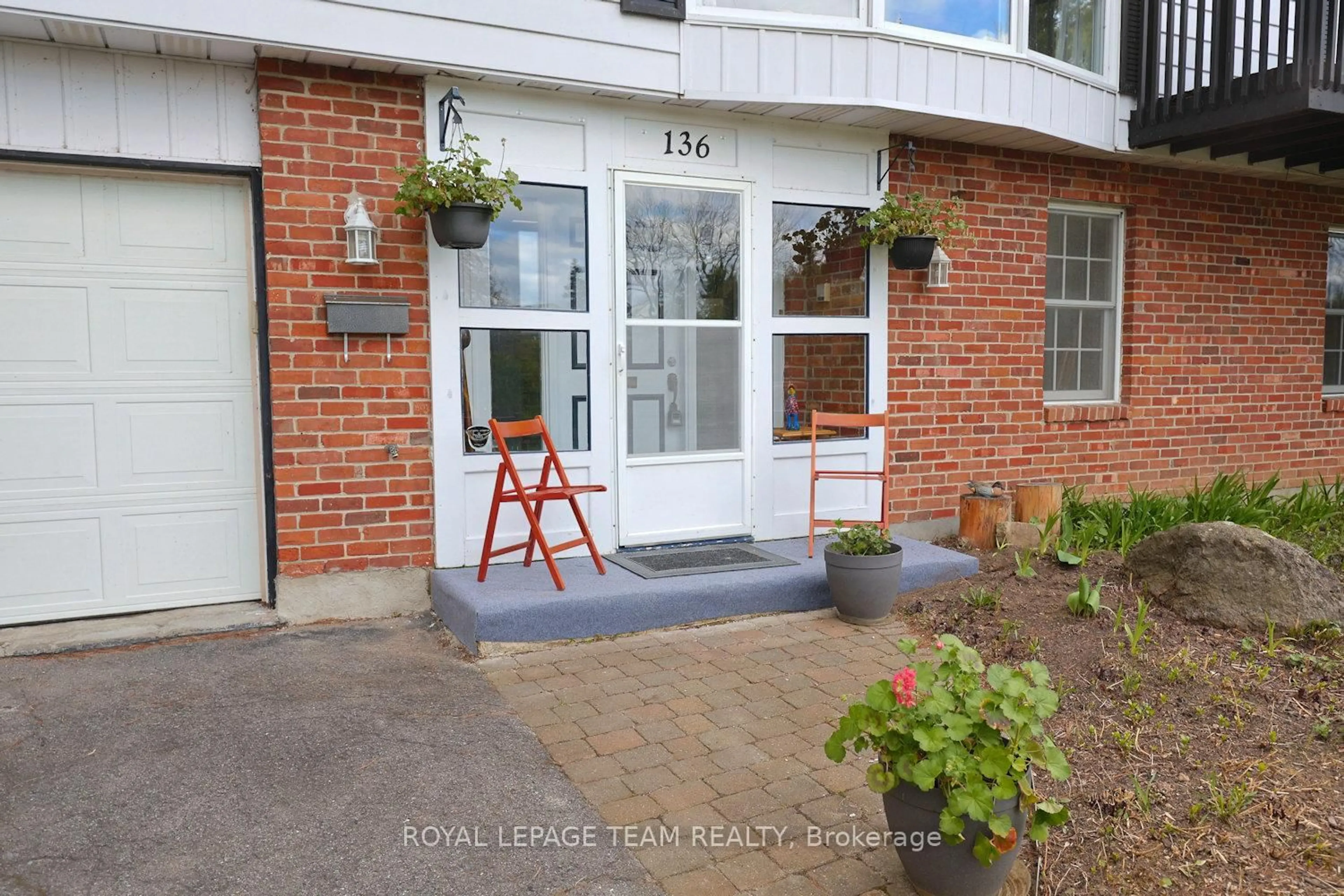 Indoor entryway for 136 James Cummings Ave, Ottawa Ontario K2H 8E1