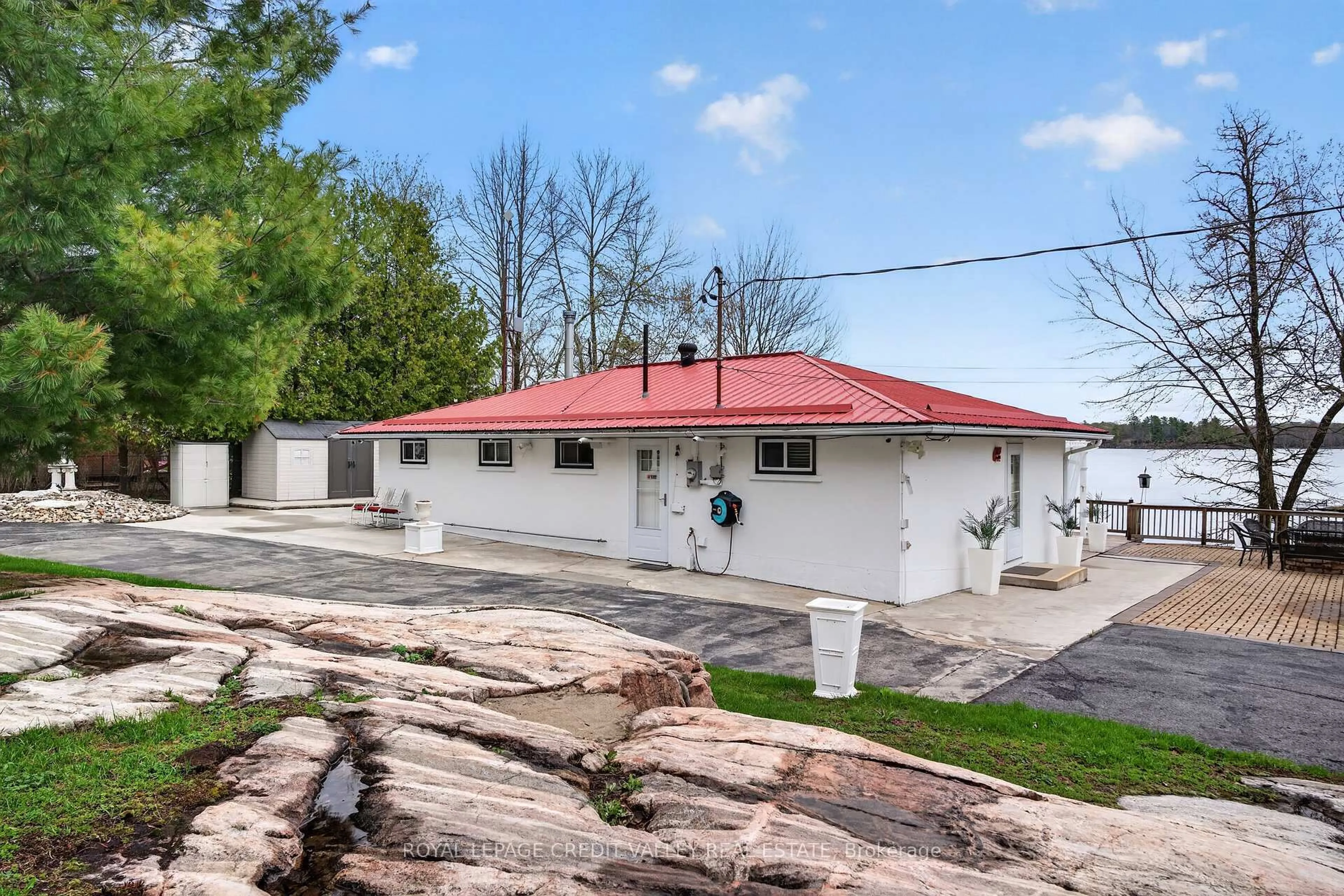 A pic from outside/outdoor area/front of a property/back of a property/a pic from drone, unknown for 1189 Giles Lane, Godfrey Ontario K0H 1T0
