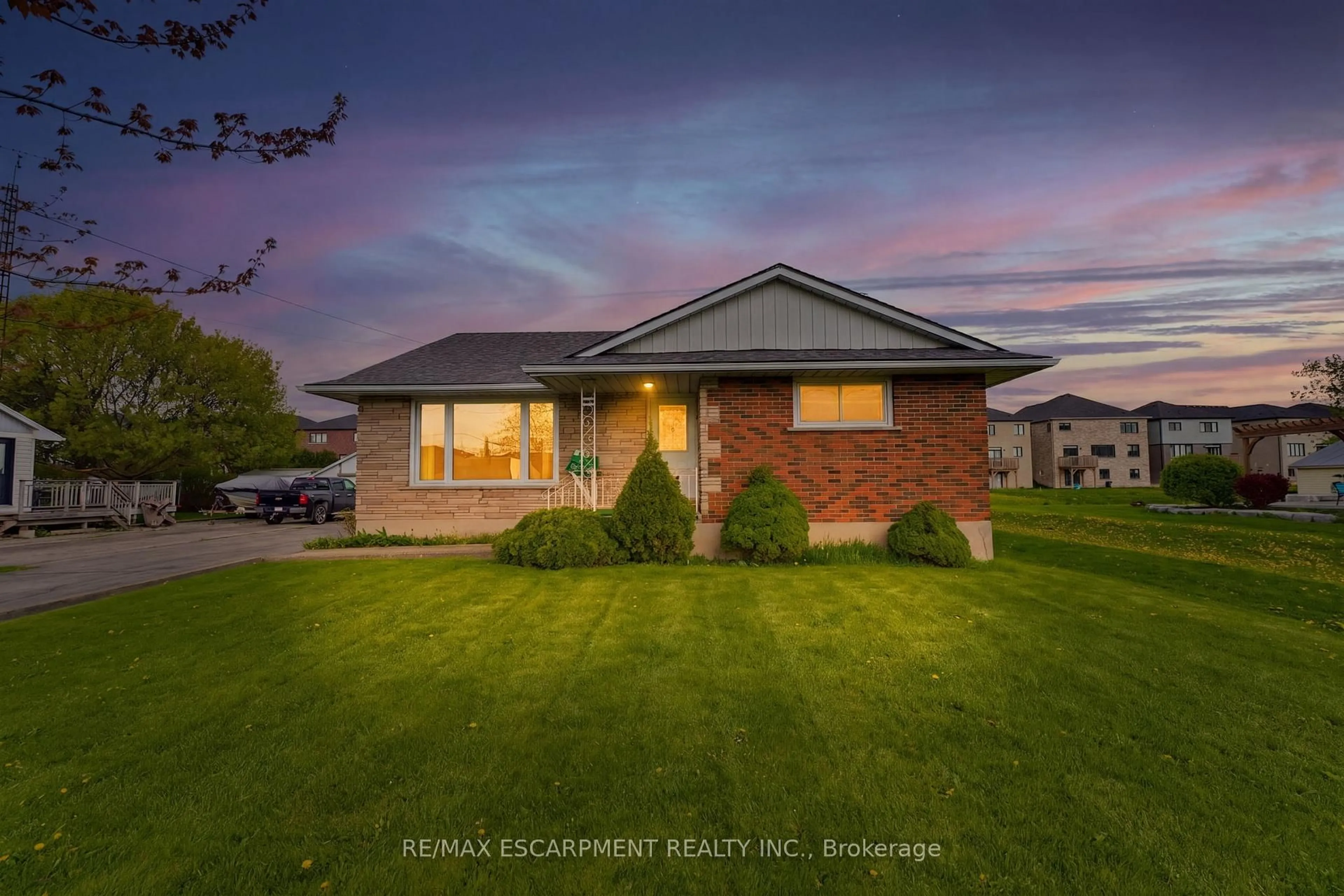 Home with brick exterior material, street for 127 KING St, Haldimand Ontario N0A 1H0
