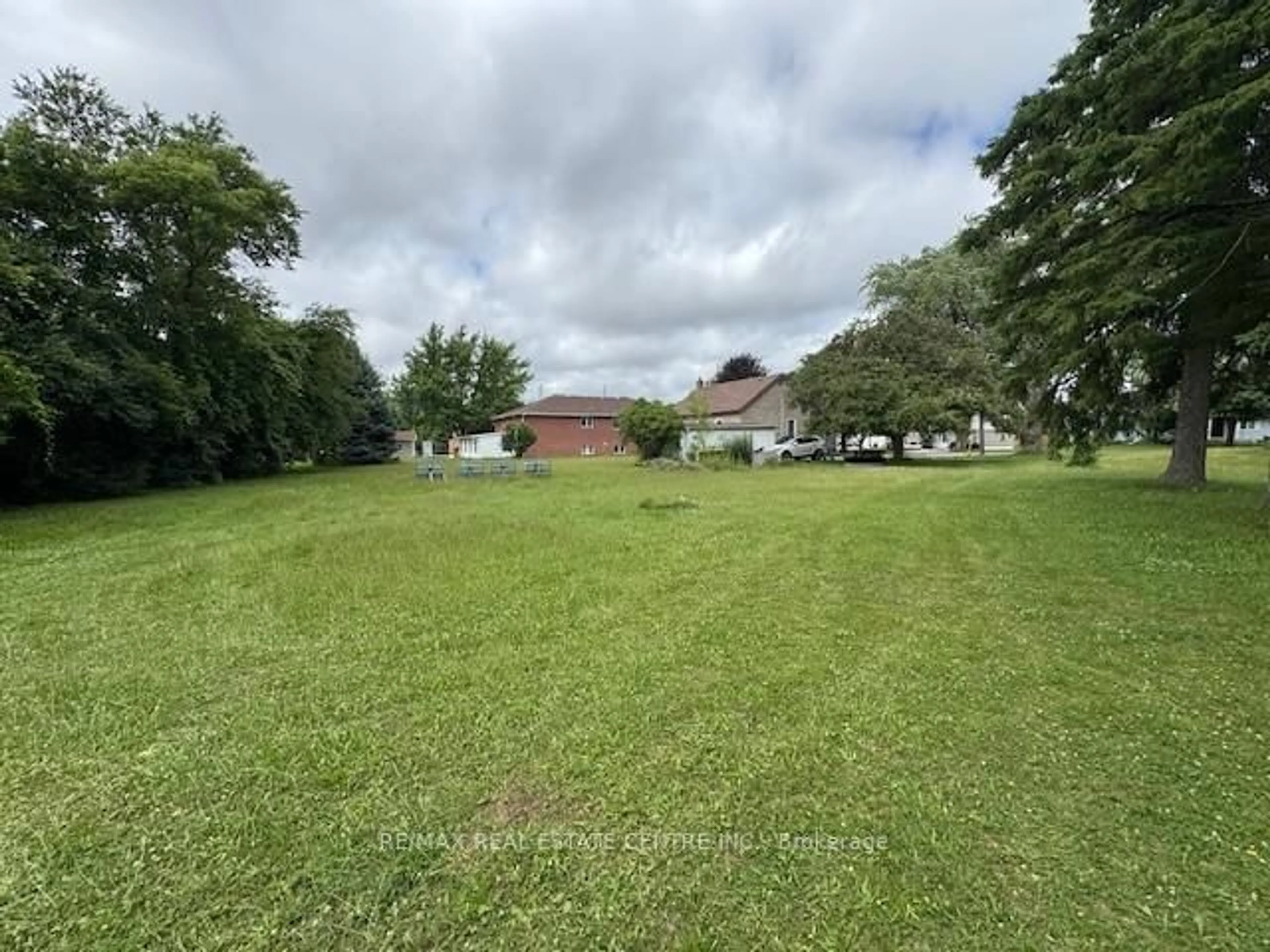 A pic from outside/outdoor area/front of a property/back of a property/a pic from drone, unknown for 9 Liberty Dr, Cambridge Ontario N1R 5N4