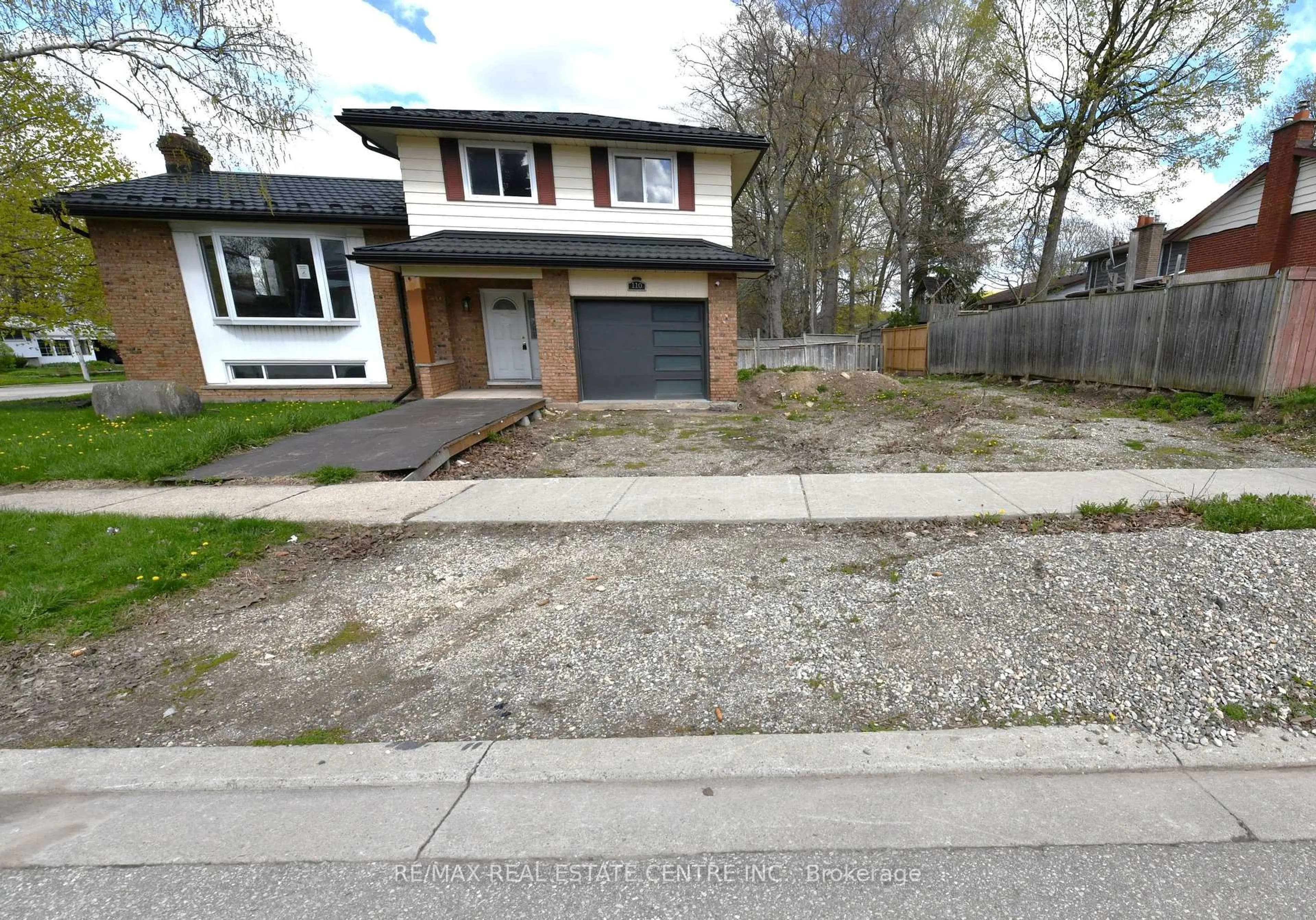 A pic from outside/outdoor area/front of a property/back of a property/a pic from drone, street for 110 Silverspring Cres, Kitchener Ontario N2M 4P4