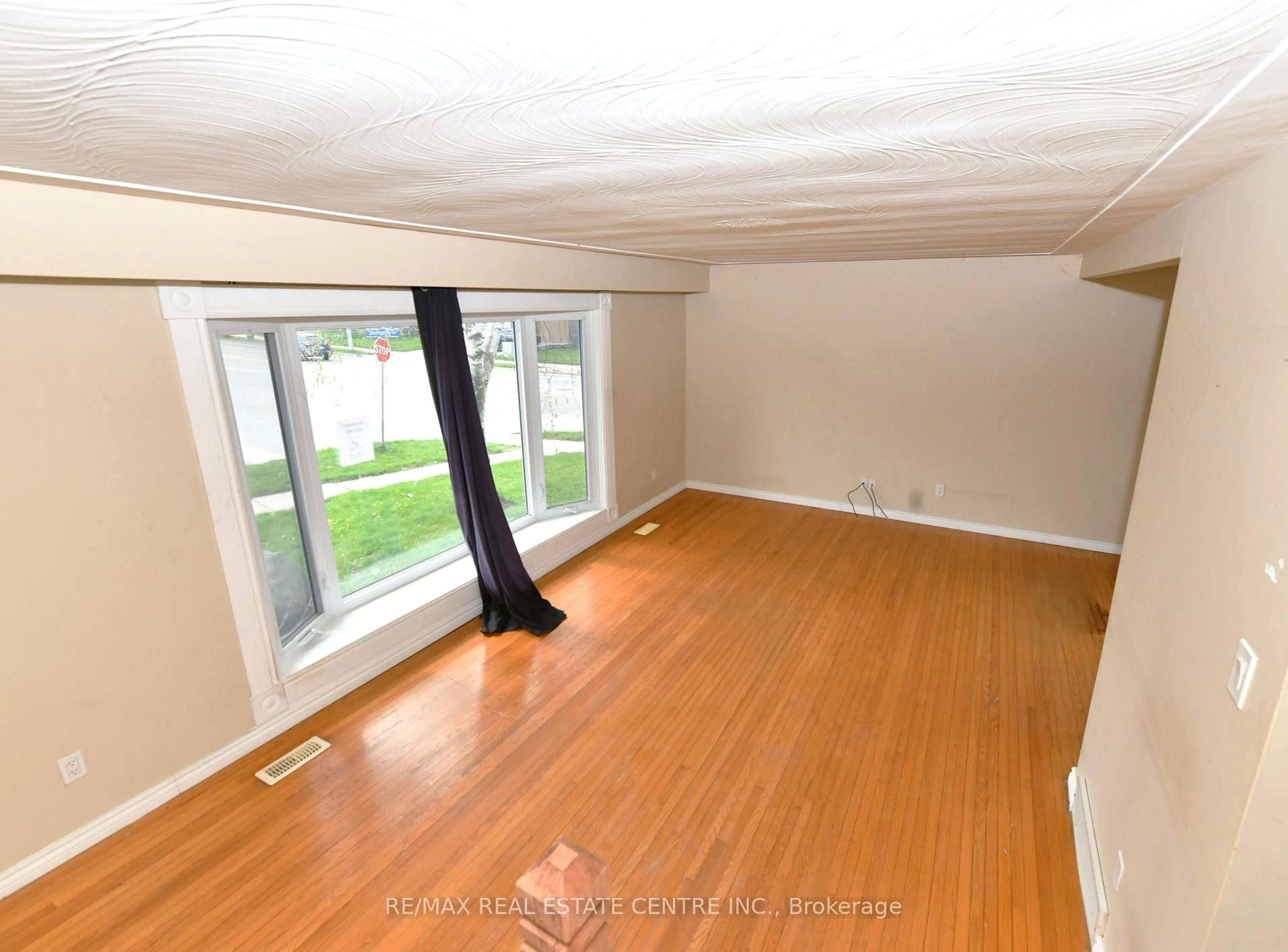 A pic of a room for 110 Silverspring Cres, Kitchener Ontario N2M 4P4