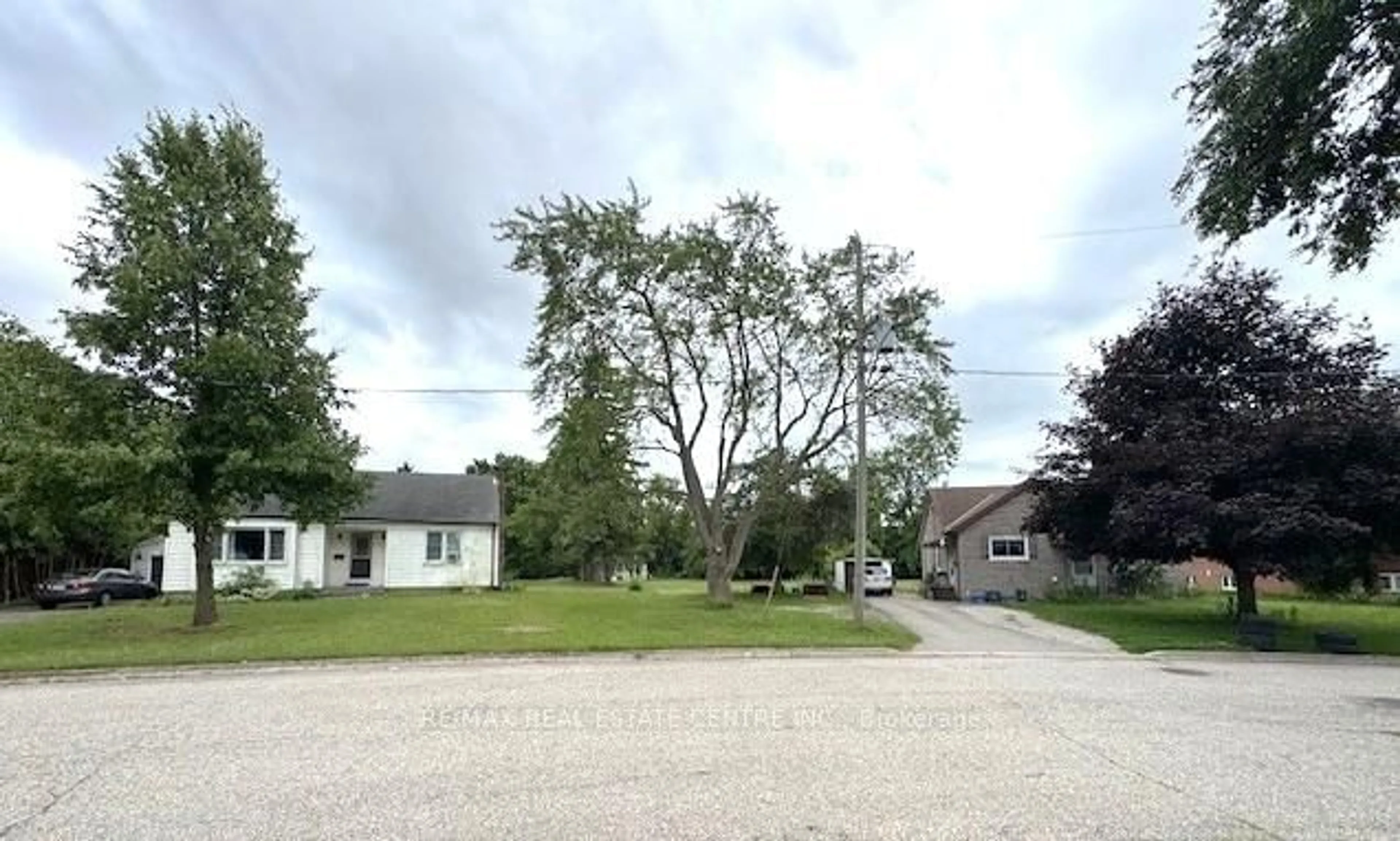 A pic from outside/outdoor area/front of a property/back of a property/a pic from drone, street for 7 Liberty Dr, Cambridge Ontario N1R 5N4