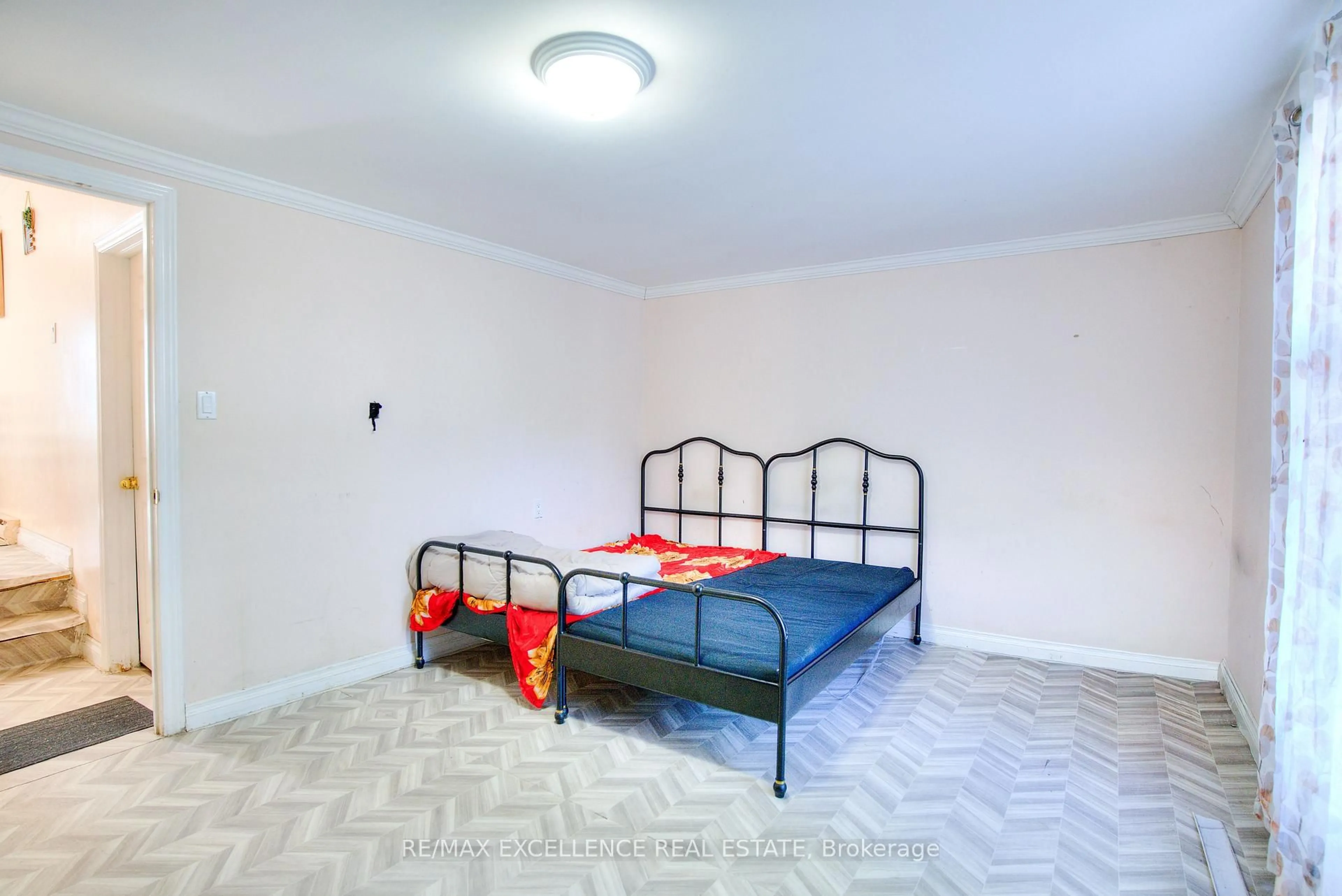 A pic of a room for 11 Priscilla Lane, Hamilton Ontario L8E 3K9