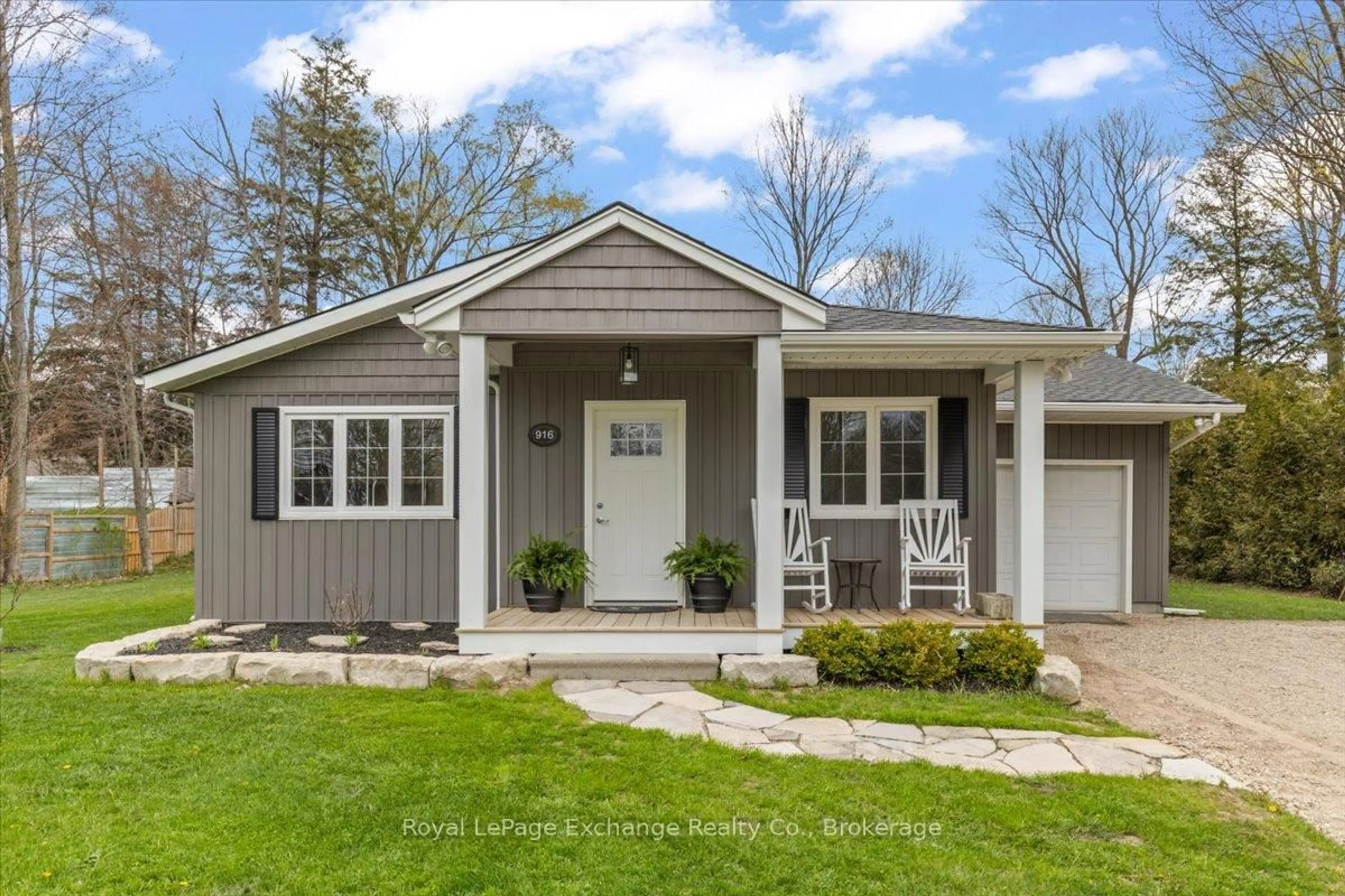 Home with vinyl exterior material, street for 916 Tanglewood Dr, Huron-Kinloss Ontario N0G 2R0