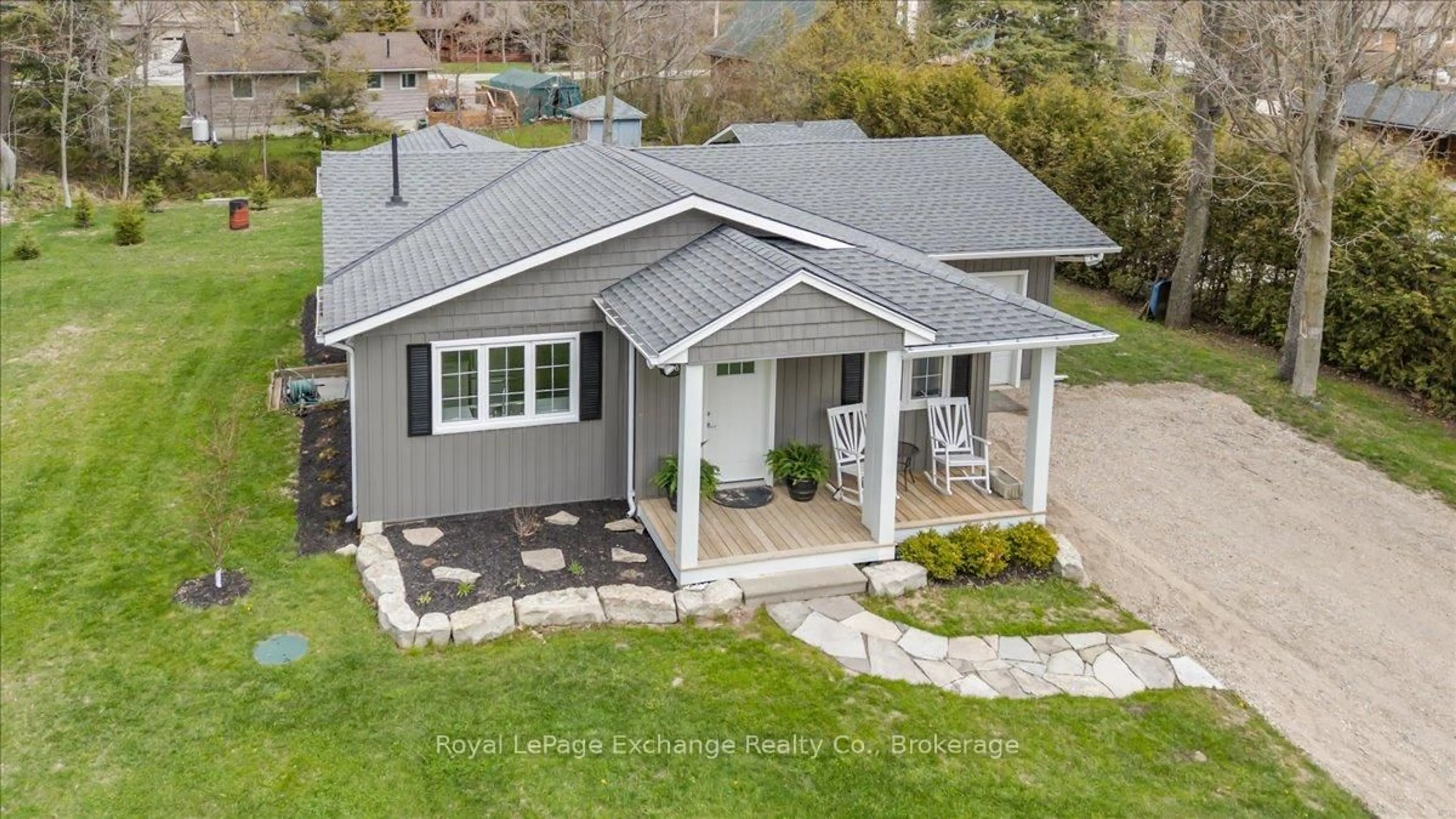 A pic from outside/outdoor area/front of a property/back of a property/a pic from drone, street for 916 Tanglewood Dr, Huron-Kinloss Ontario N0G 2R0