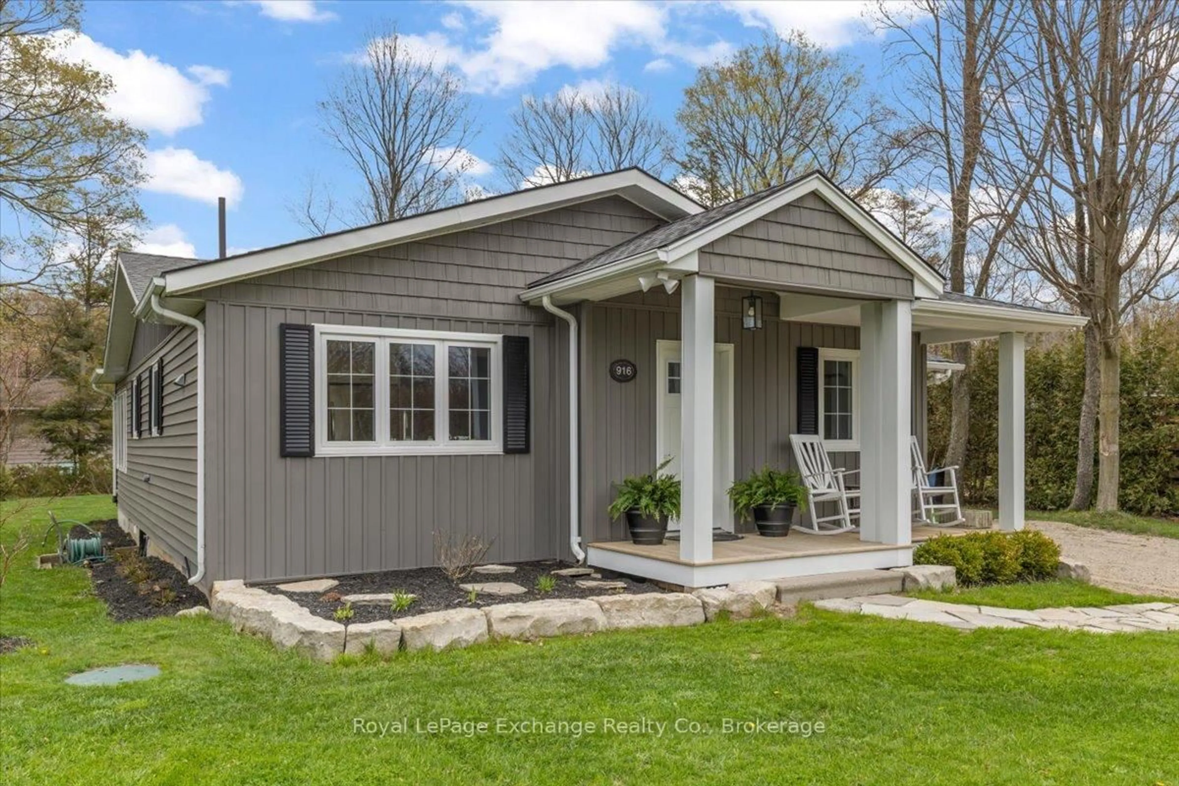 Home with vinyl exterior material, street for 916 Tanglewood Dr, Huron-Kinloss Ontario N0G 2R0