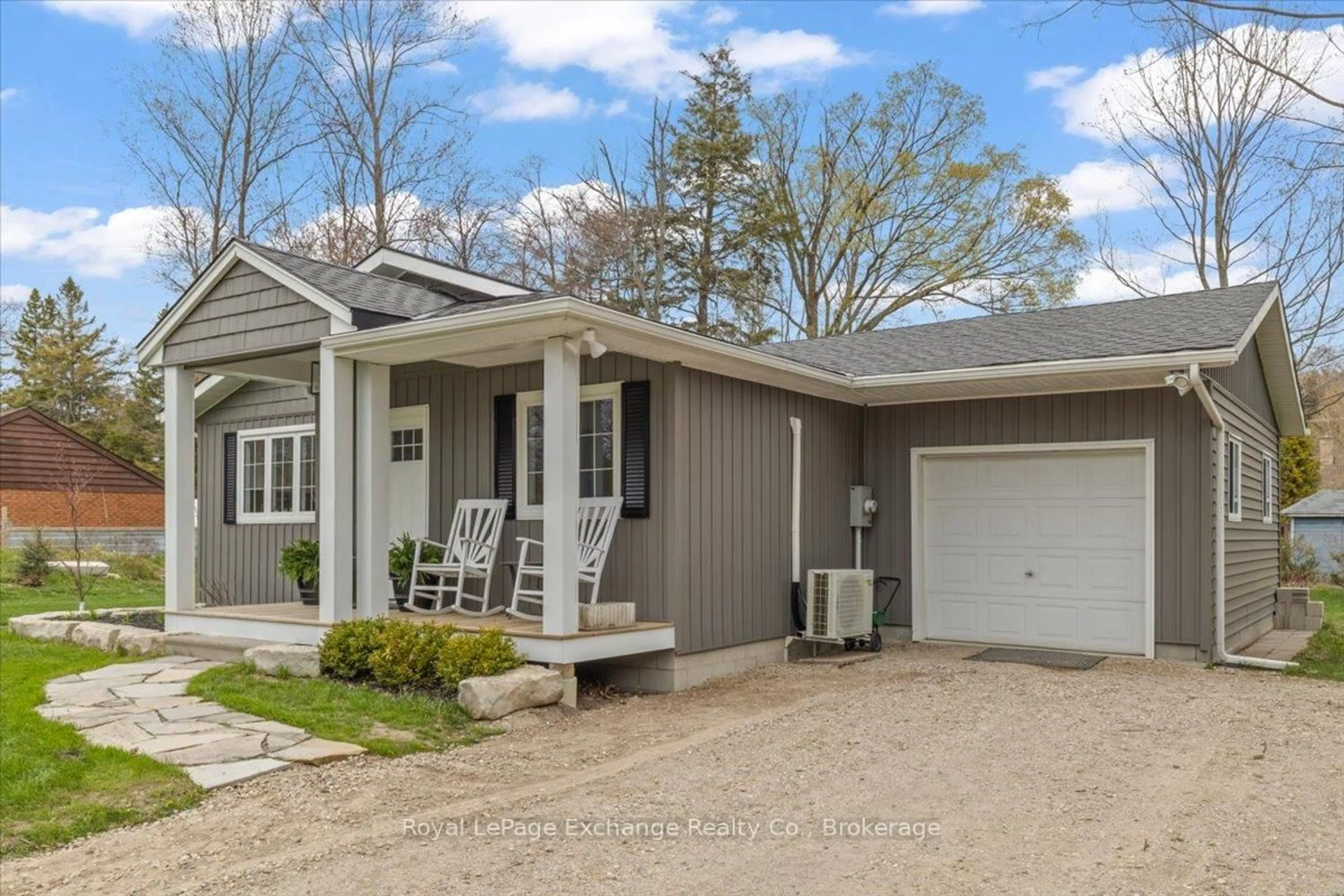 Home with vinyl exterior material, street for 916 Tanglewood Dr, Huron-Kinloss Ontario N0G 2R0
