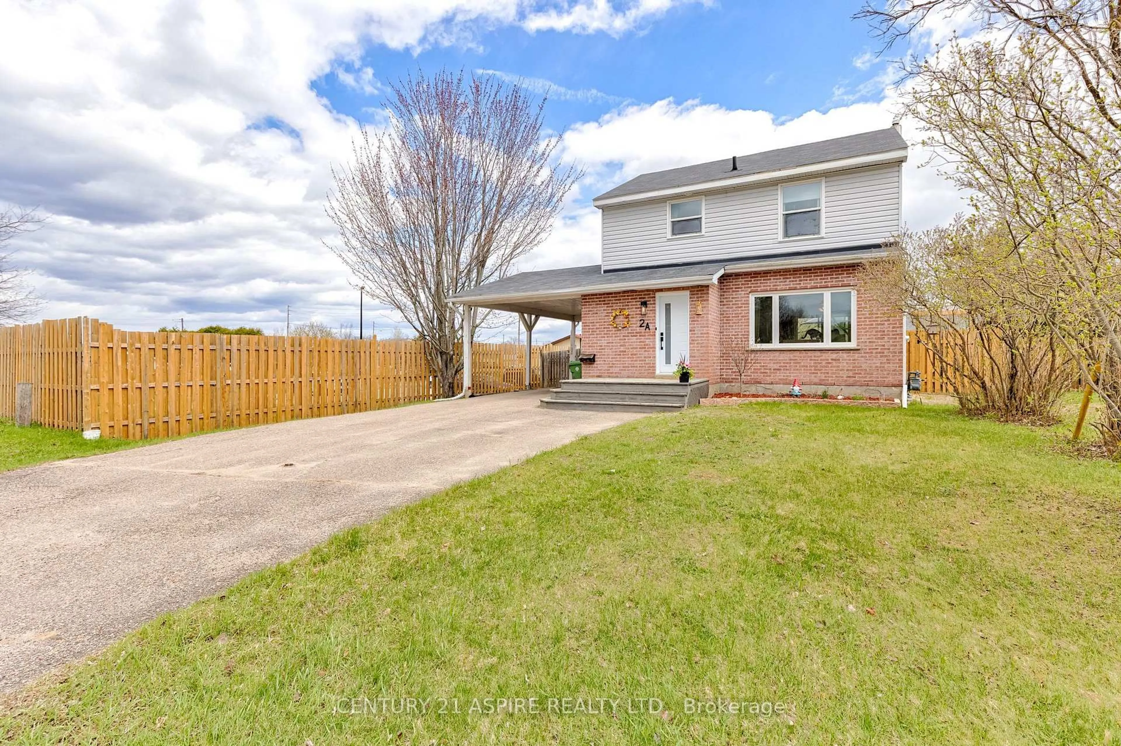 A pic from outside/outdoor area/front of a property/back of a property/a pic from drone, street for 2A Selkirk St, Petawawa Ontario K8H 3C1