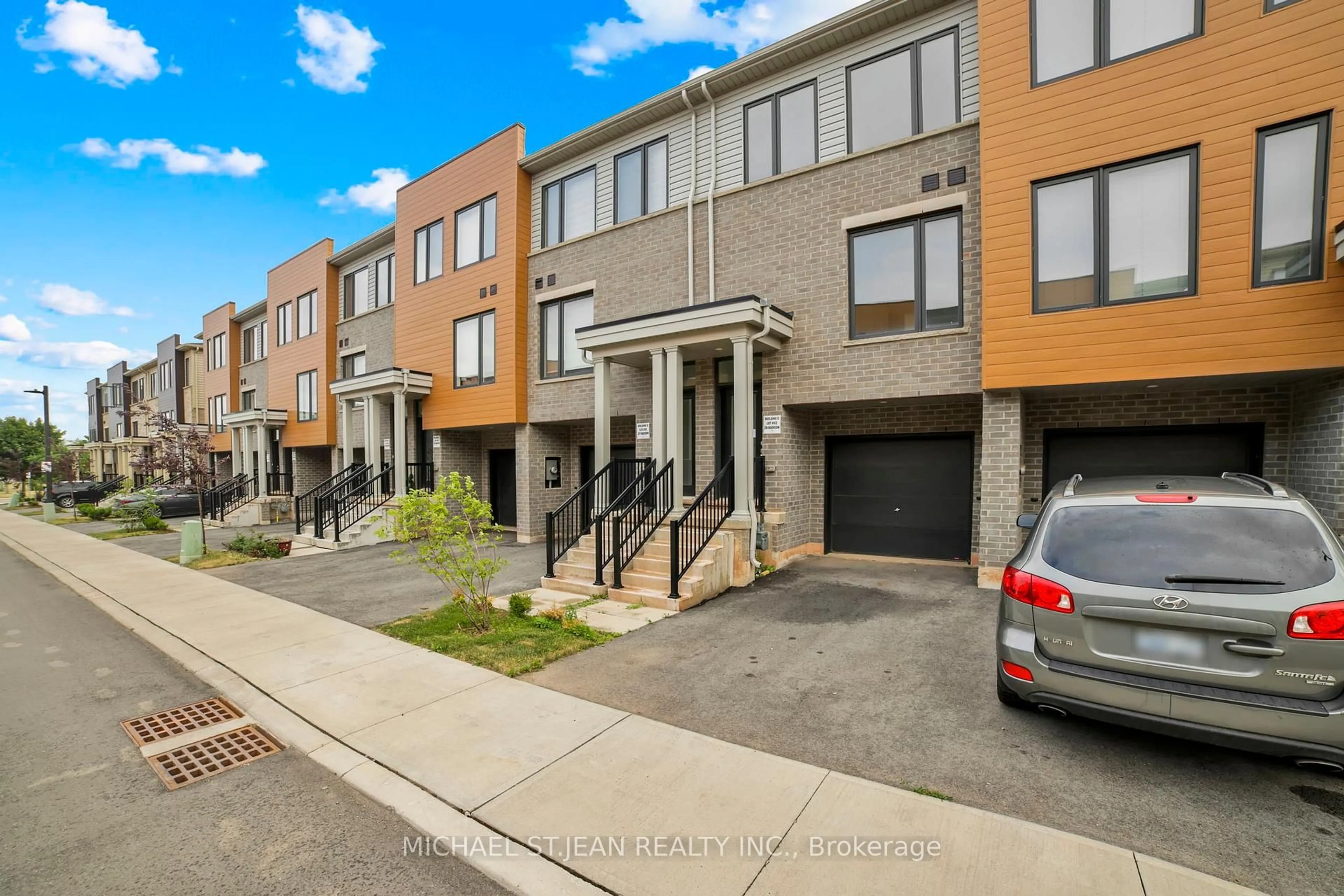 A pic from outside/outdoor area/front of a property/back of a property/a pic from drone, street for 29 Radison Lane, Hamilton Ontario L8H 0B5