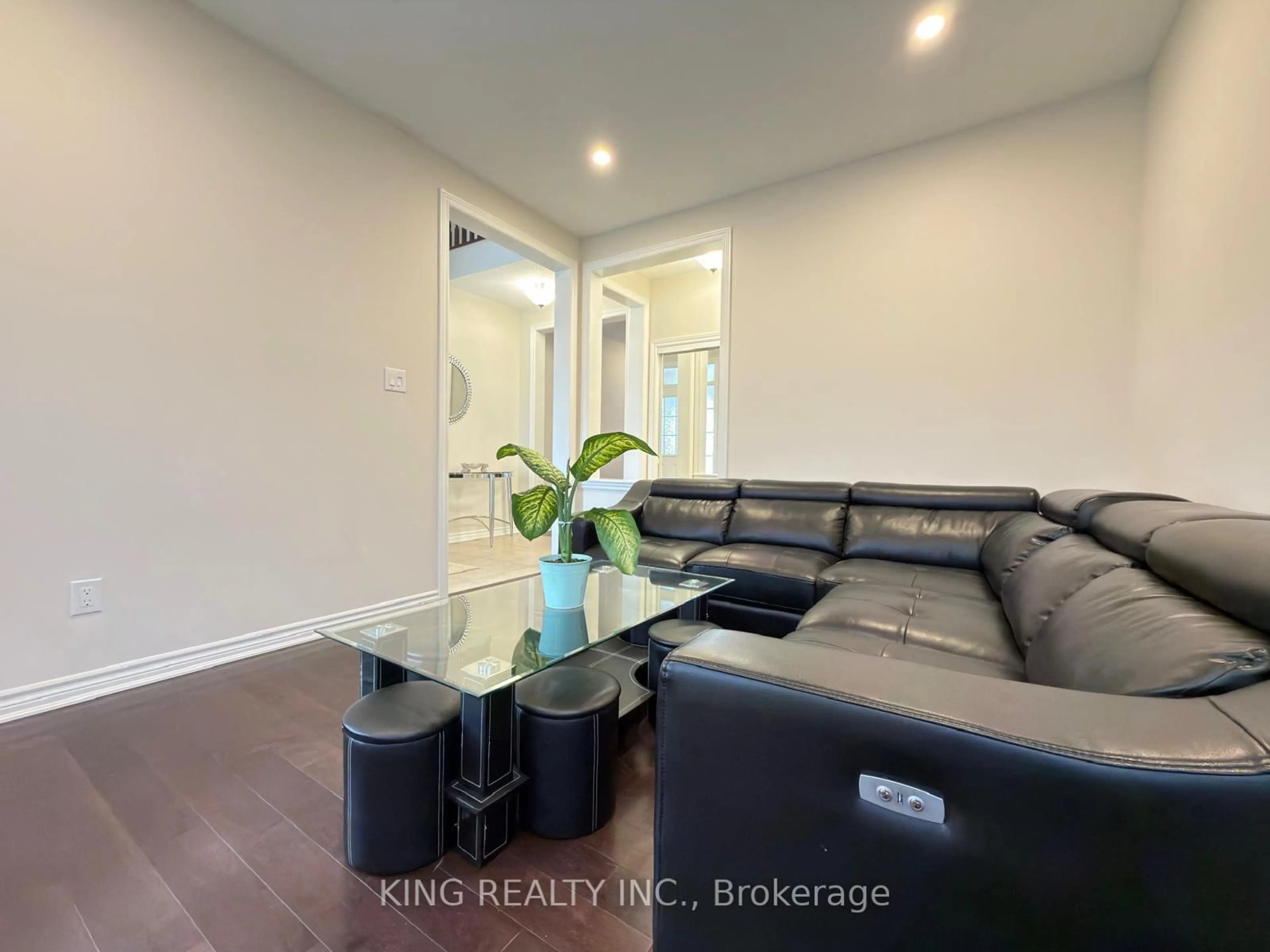A pic of a room for 24 PALMETO Crt, Ottawa Ontario K2S 0X2