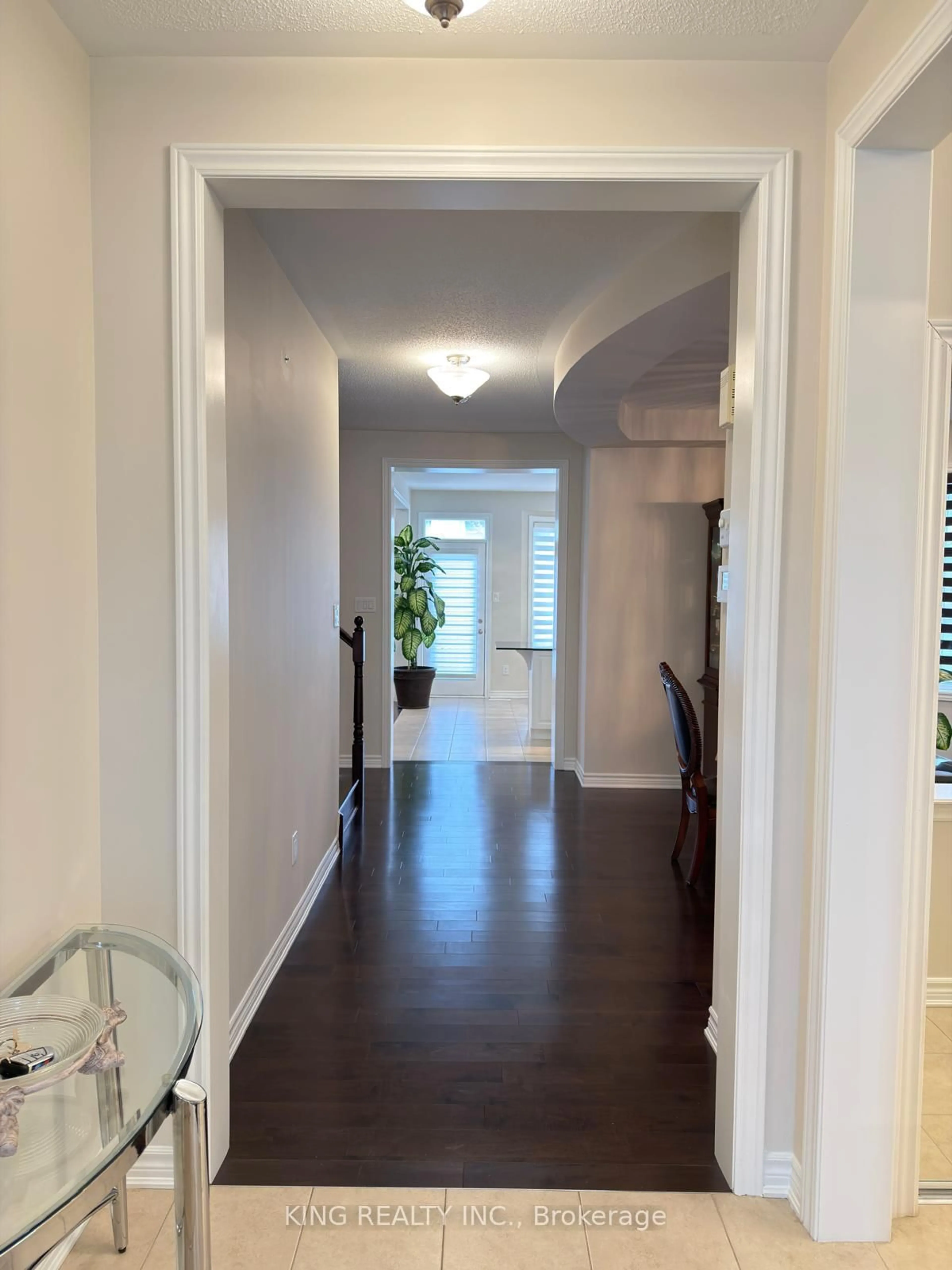 Indoor entryway for 24 PALMETO Crt, Ottawa Ontario K2S 0X2
