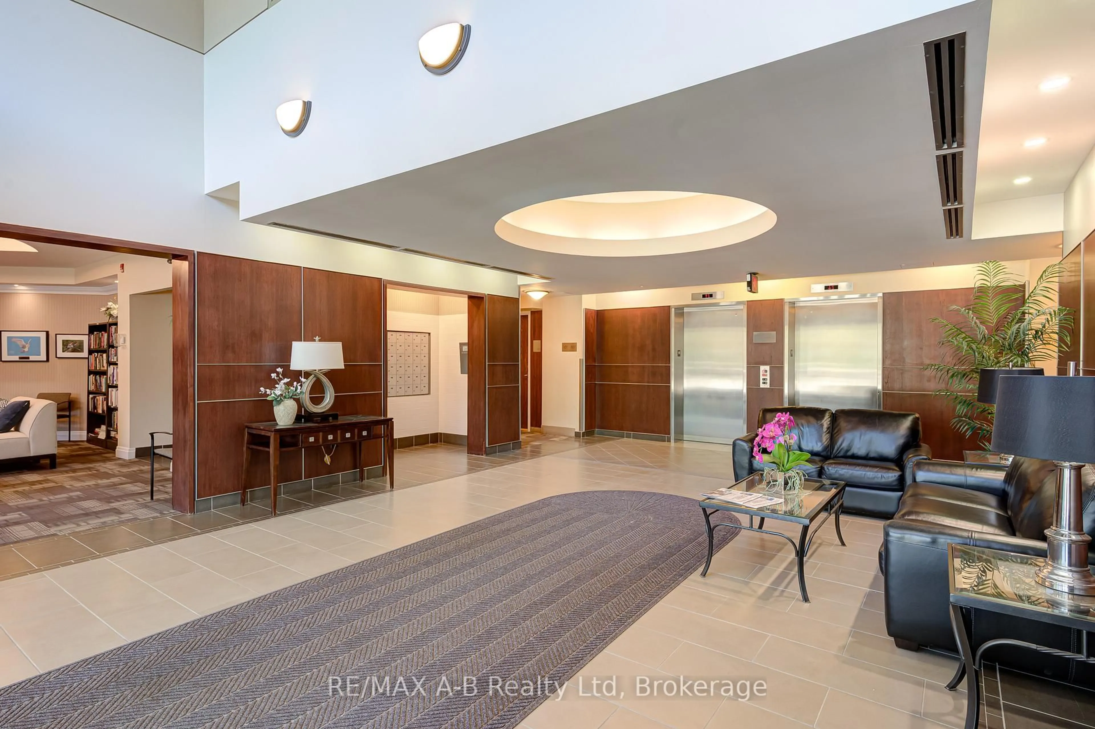 Indoor foyer for 400 Romeo St #101, Stratford Ontario N5A 0A2