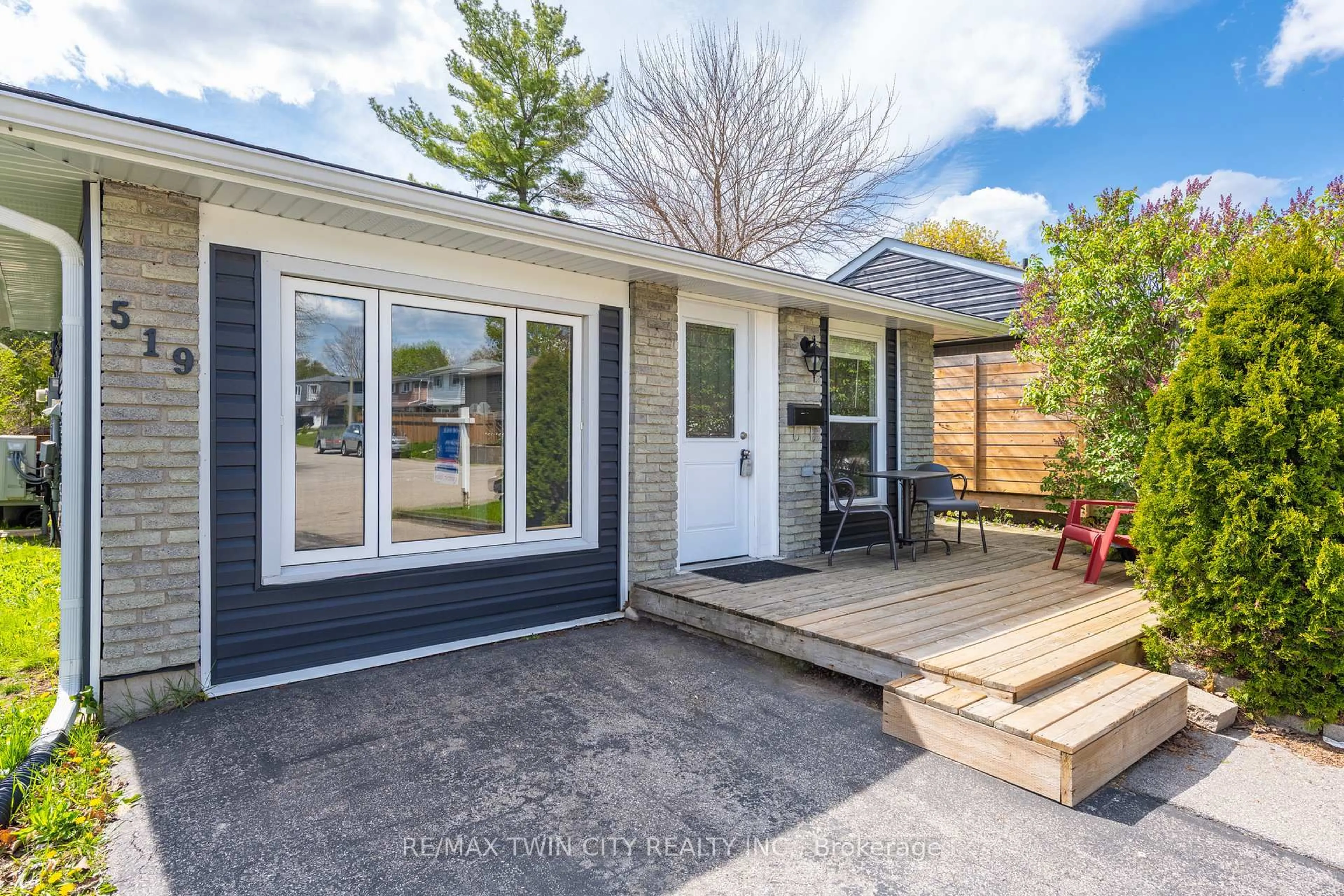 Home with vinyl exterior material, street for 519 Pinetree Cres, Cambridge Ontario N3H 4X4