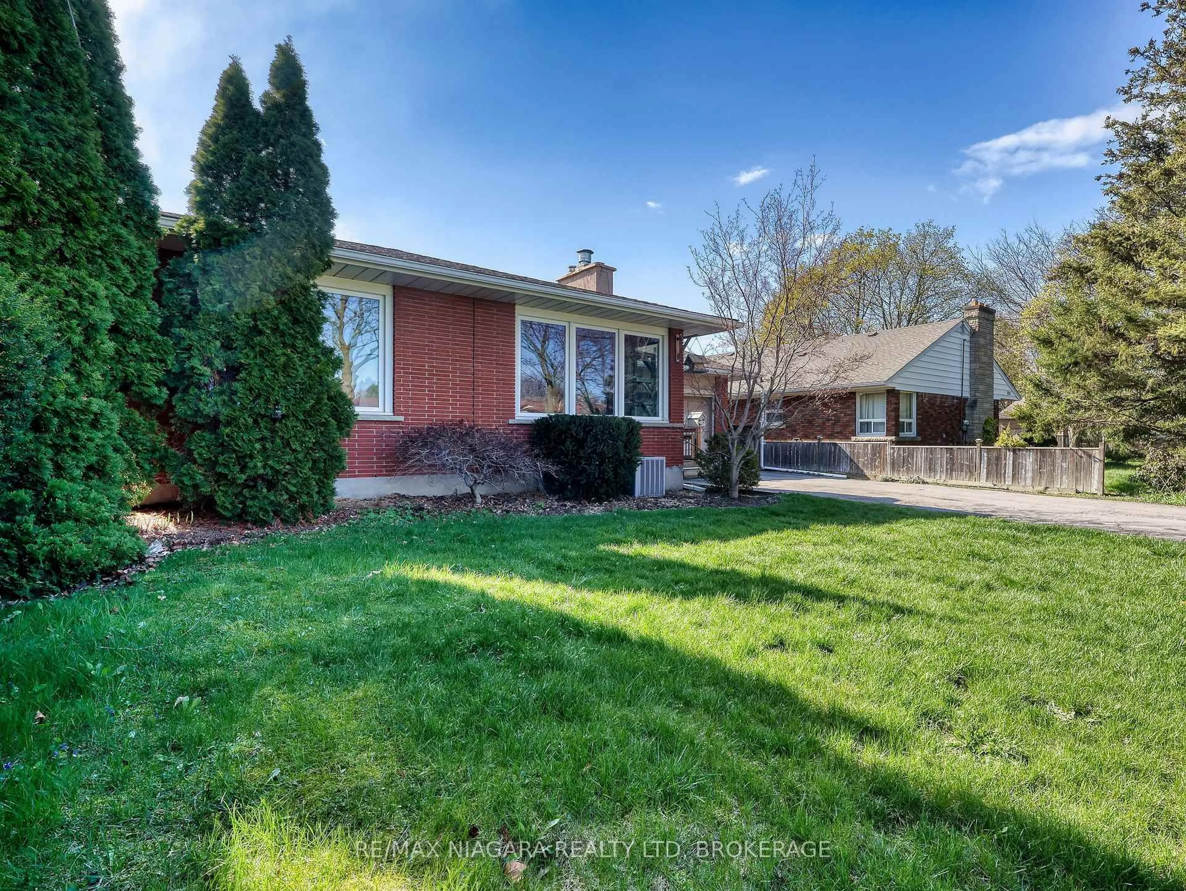 Home with brick exterior material, street for 333 Grantham Ave, St. Catharines Ontario L2M 5A8