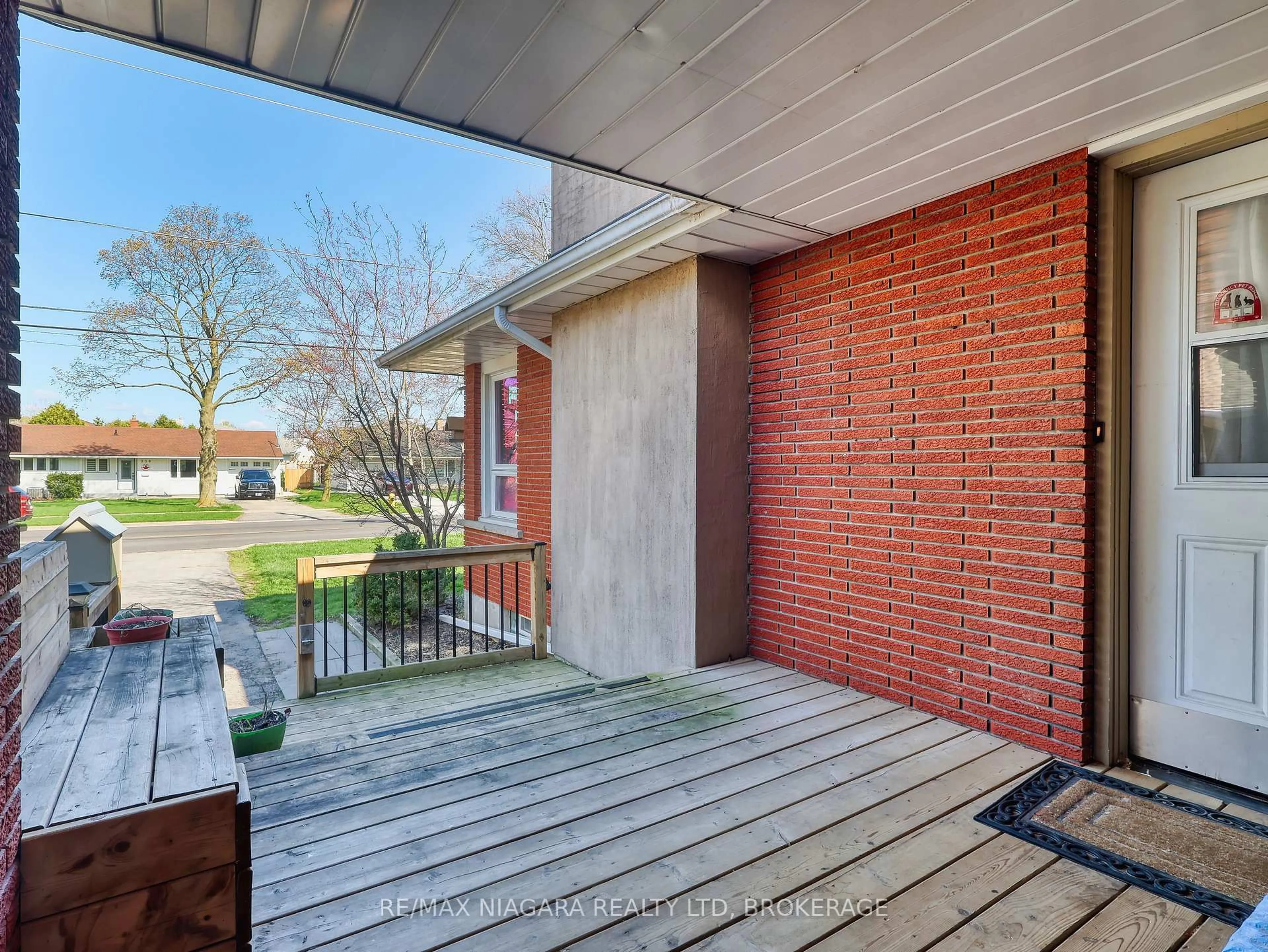 Home with brick exterior material, street for 333 Grantham Ave, St. Catharines Ontario L2M 5A8