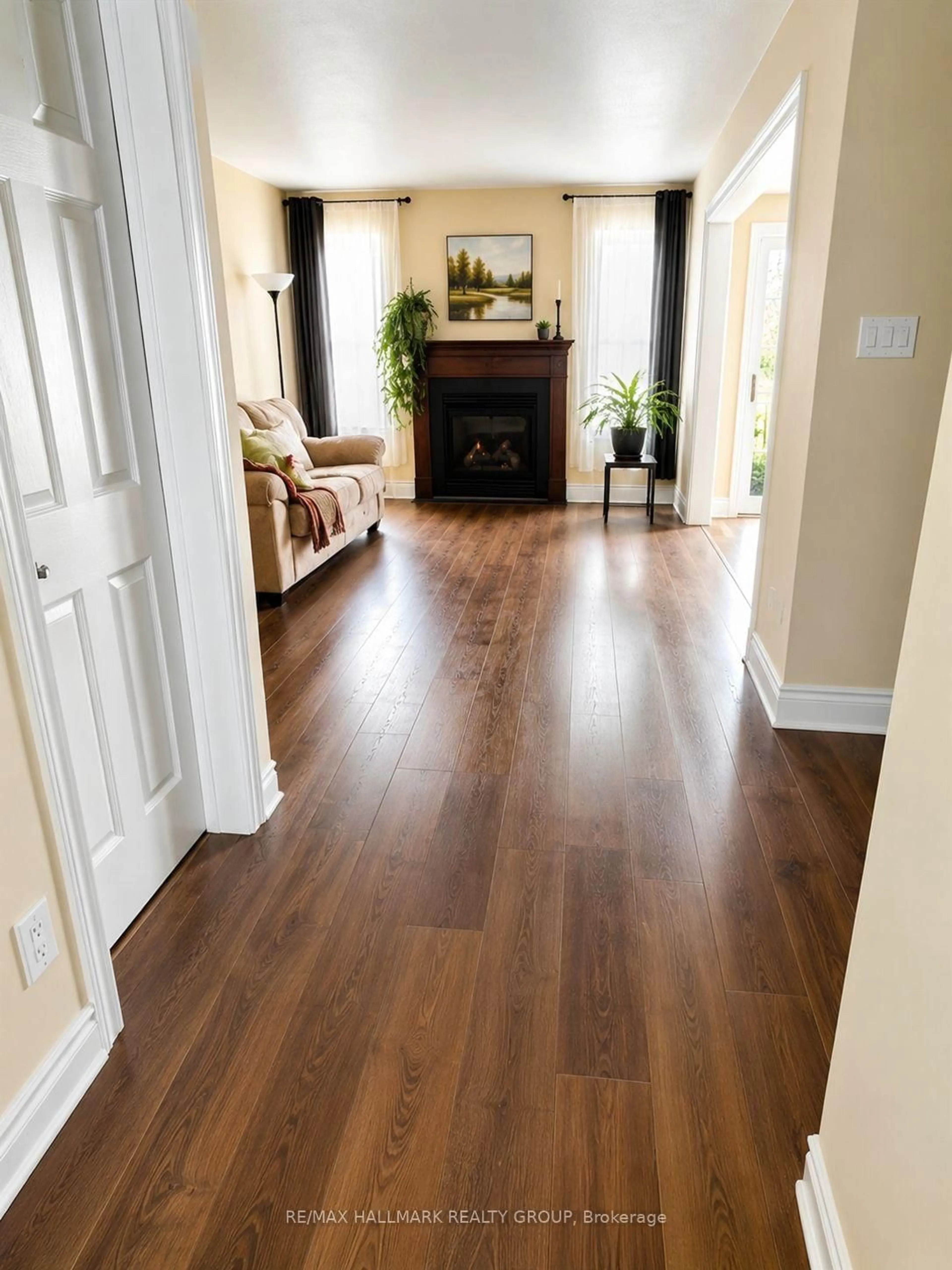 Indoor entryway for 202 Conifer Creek Circ, Ottawa Ontario K2M 0M2