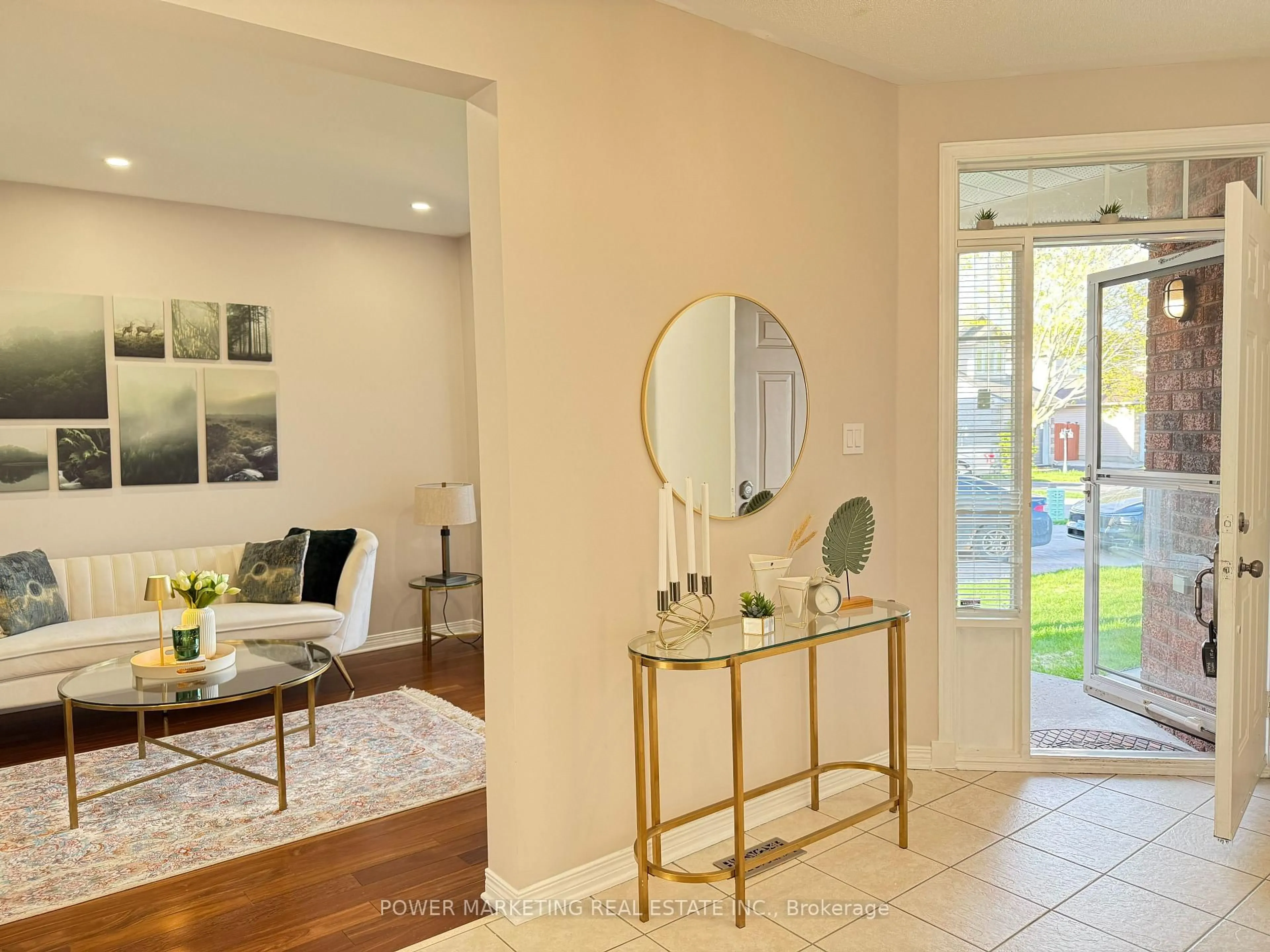 Indoor entryway for 22 New Deighton Cres, Ottawa Ontario K2G 6H6