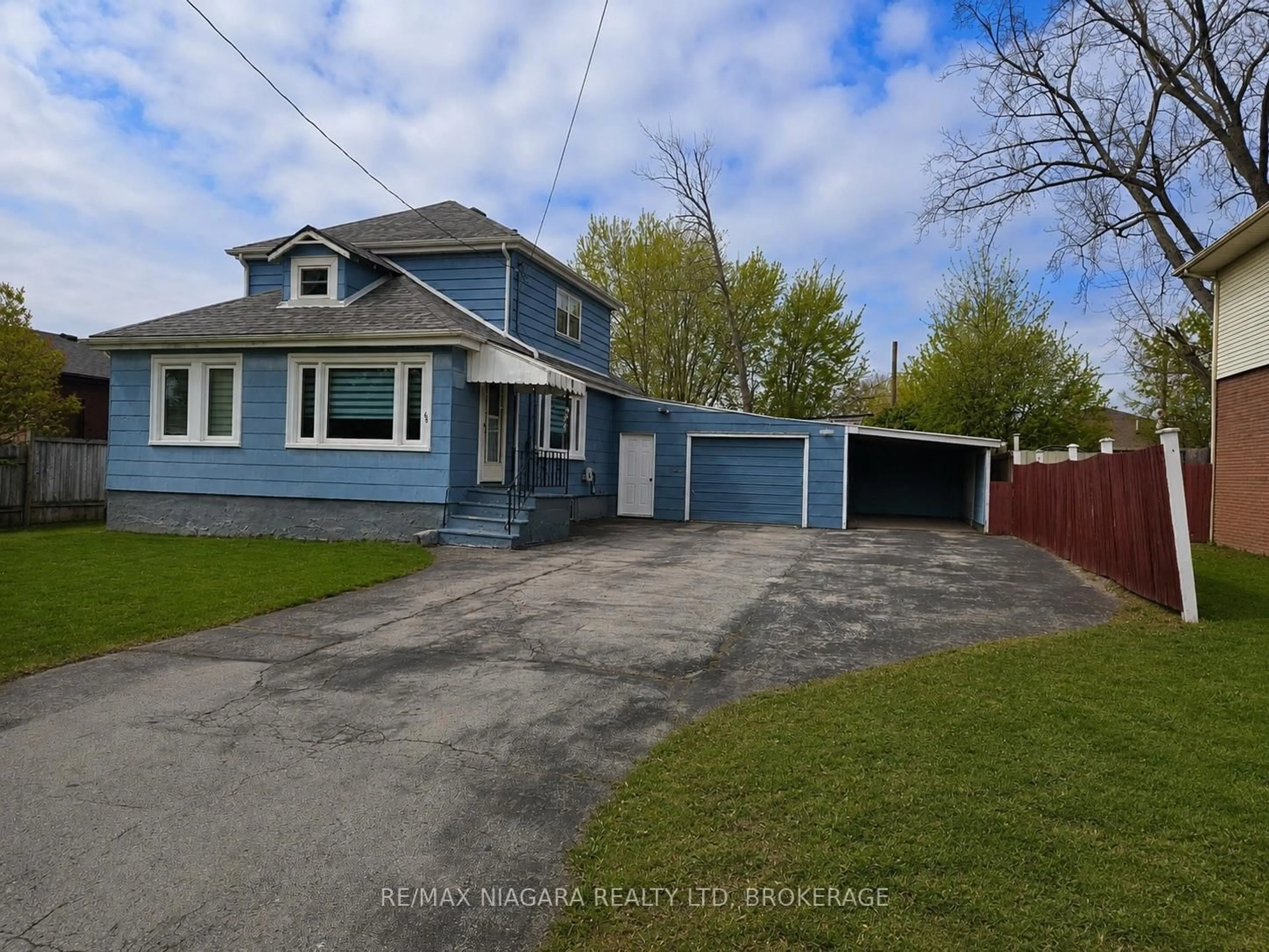 A pic from outside/outdoor area/front of a property/back of a property/a pic from drone, street for 66 Radford Ave, Fort Erie Ontario L2A 5H8