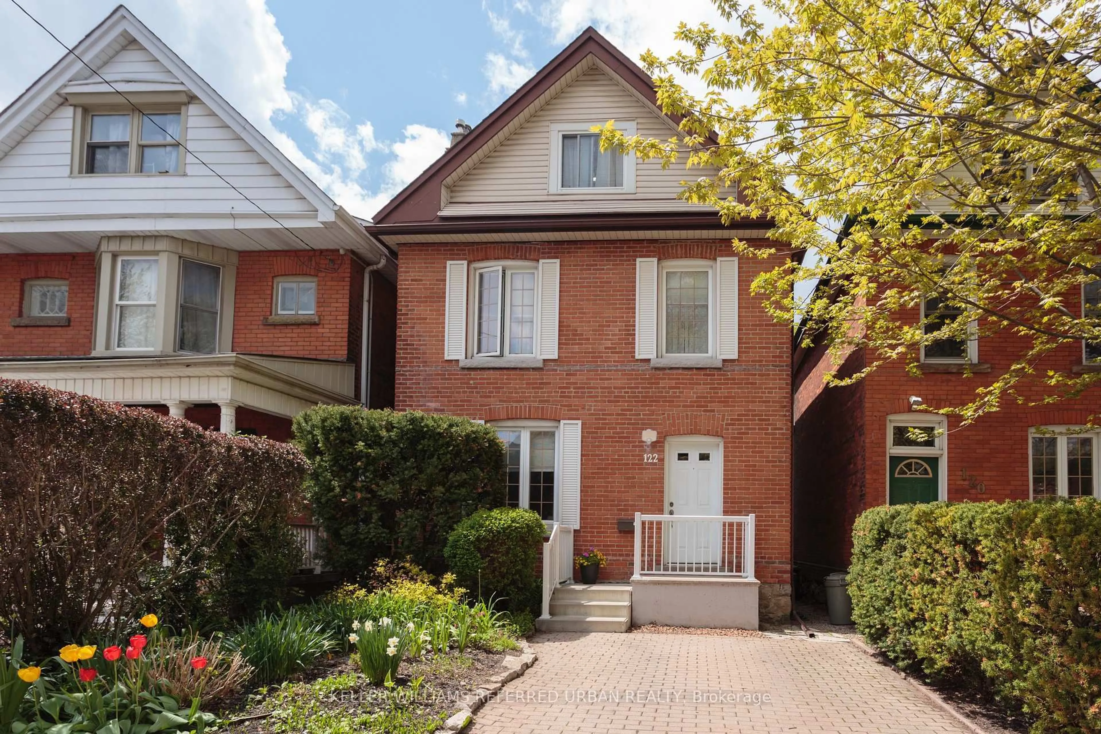 Home with brick exterior material, street for 122 Kent St, Hamilton Ontario L8P 3Z3