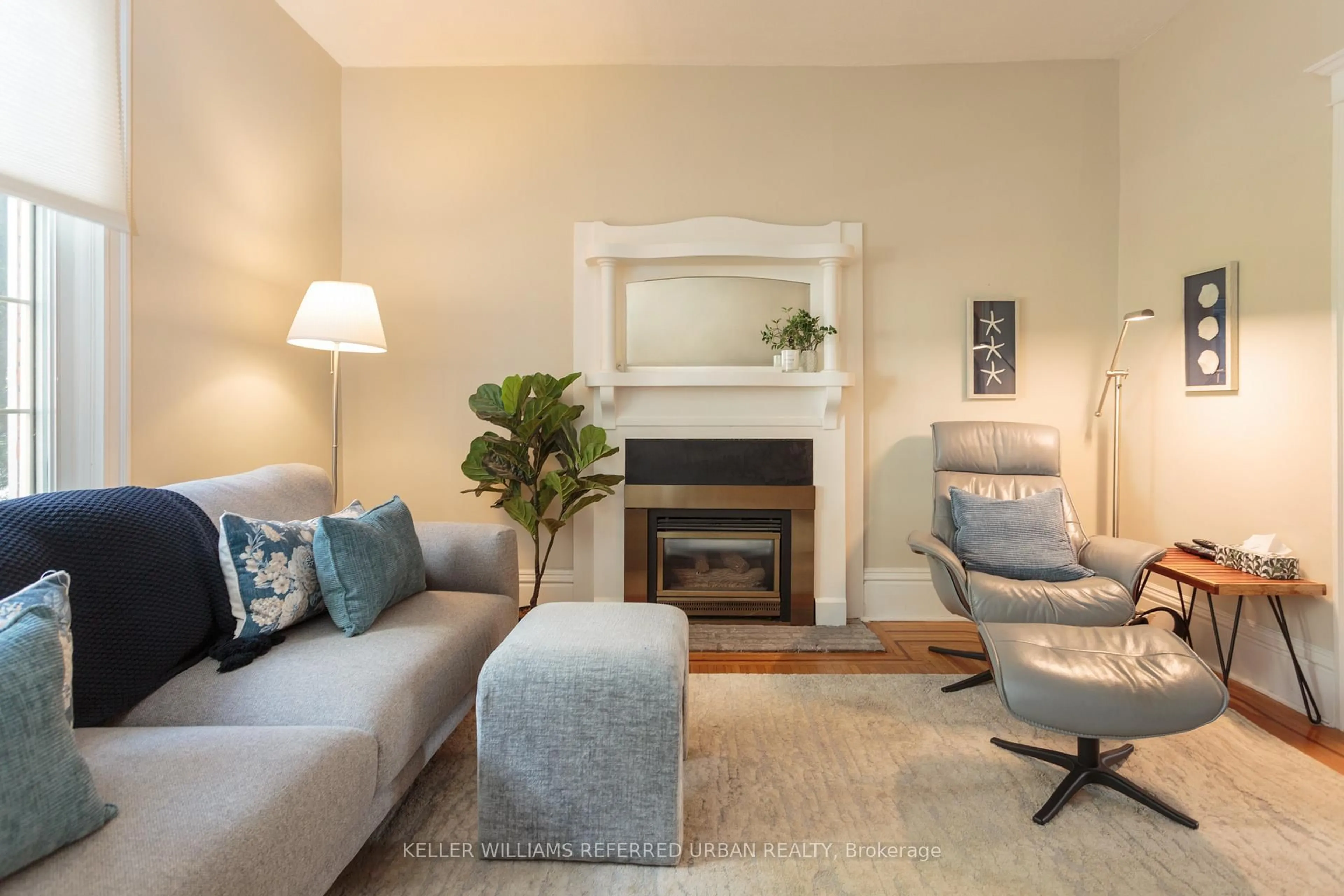 Living room with furniture, unknown for 122 Kent St, Hamilton Ontario L8P 3Z3