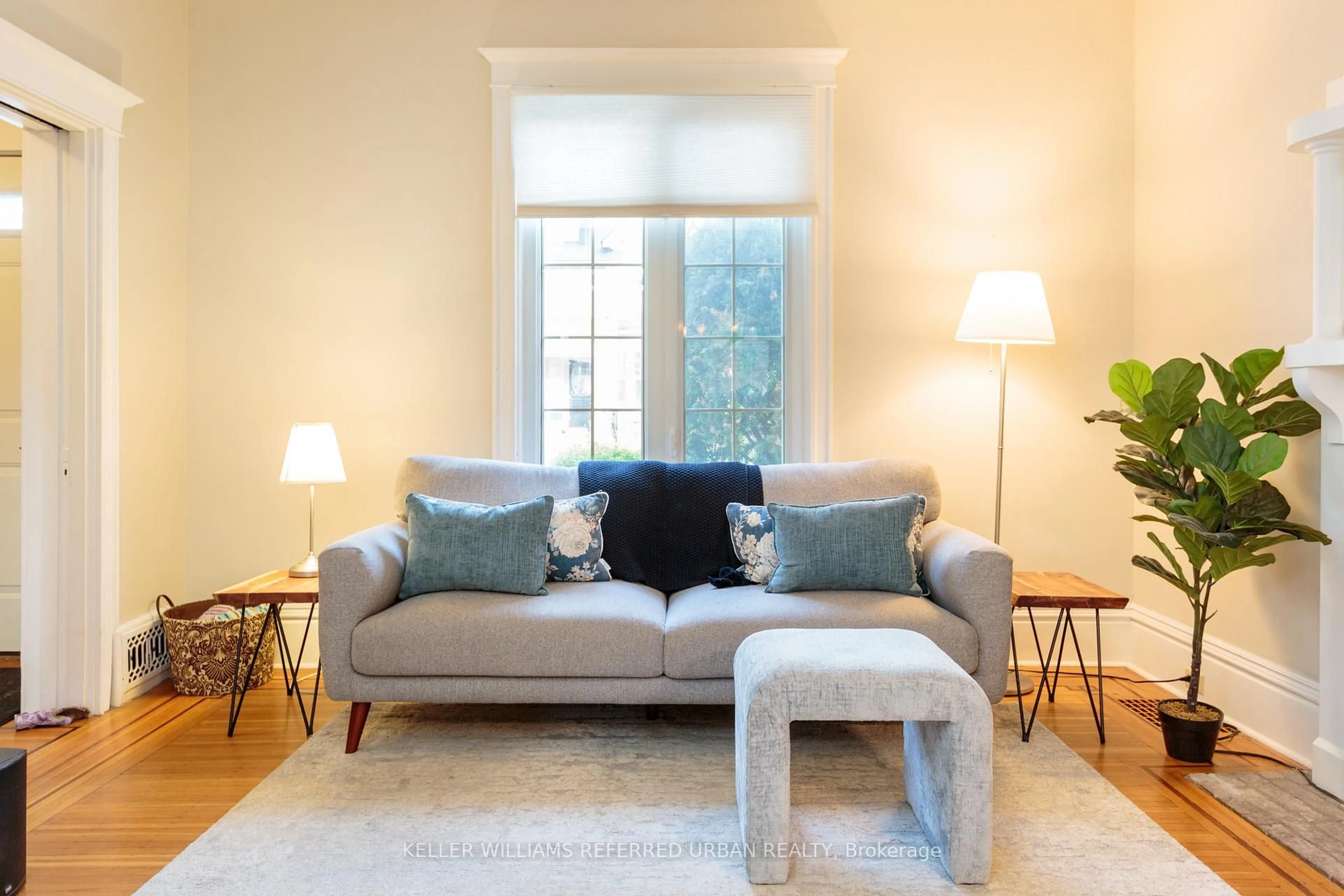 Living room with furniture, unknown for 122 Kent St, Hamilton Ontario L8P 3Z3