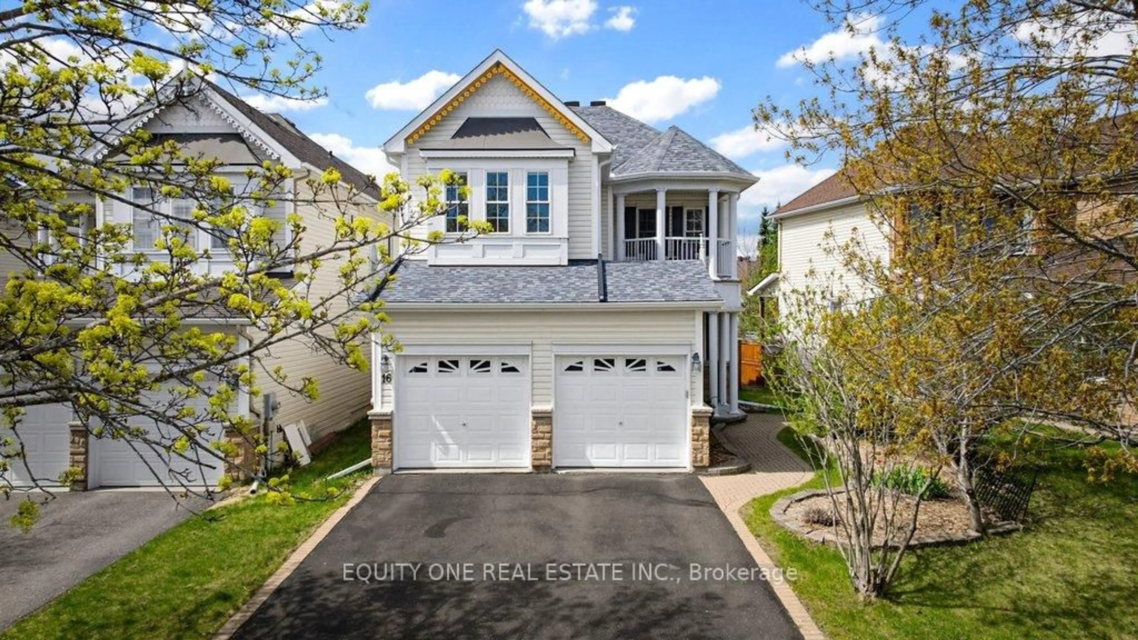 Home with vinyl exterior material, street for 16 Grengold Way, Ottawa Ontario K2T 1E2