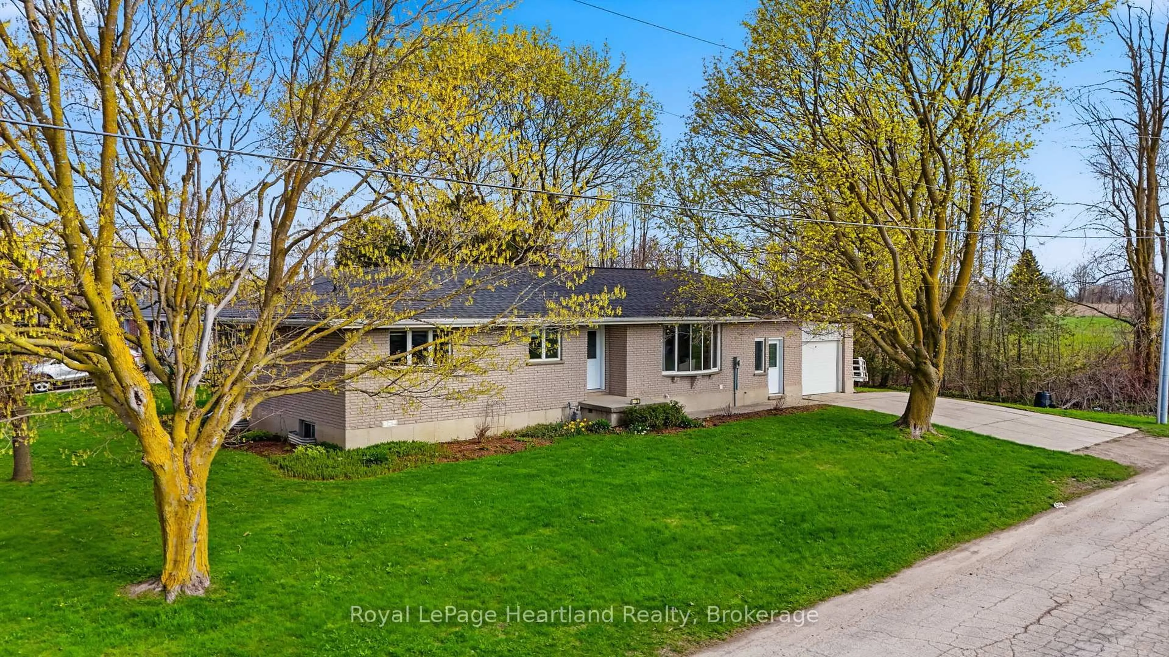 A pic from outside/outdoor area/front of a property/back of a property/a pic from drone, street for 85 William St, Minto Ontario N0G 1Z0